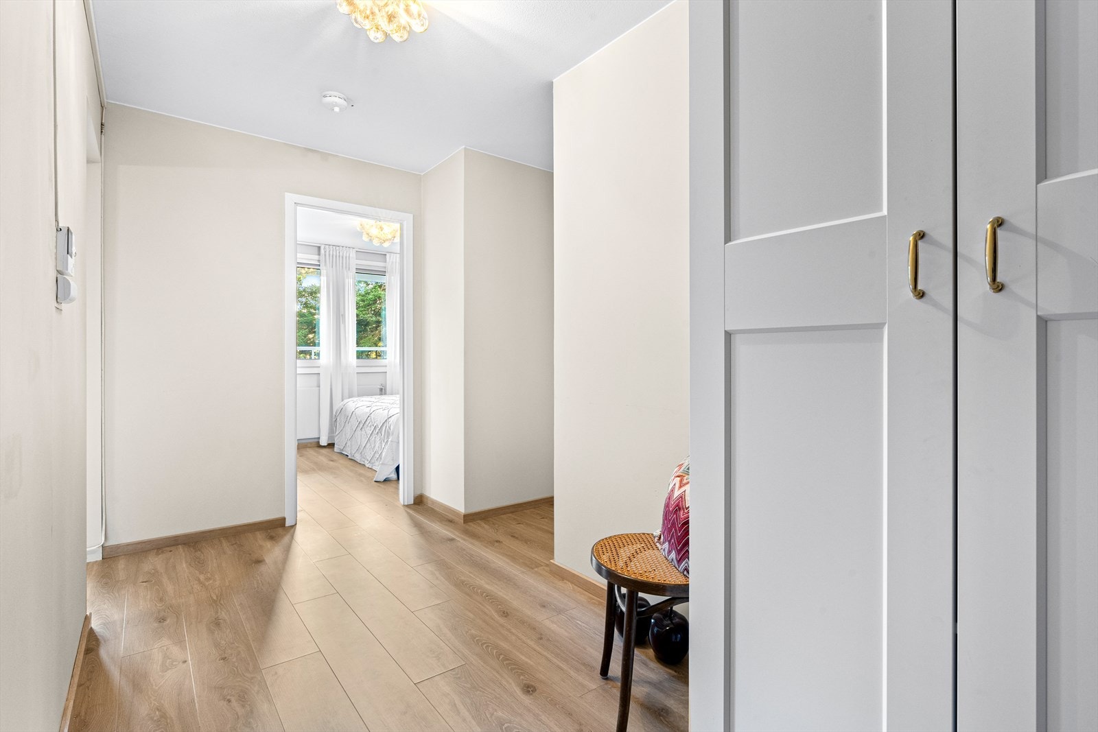 Entré med inngang til bad, bod og soverom 3. Galleribilde