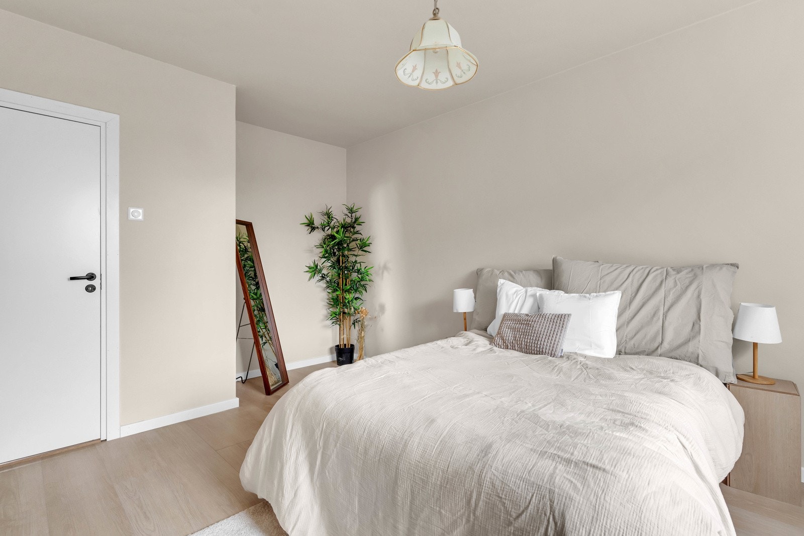 Egen nisje og god plass til garderobeløsning Galleribilde