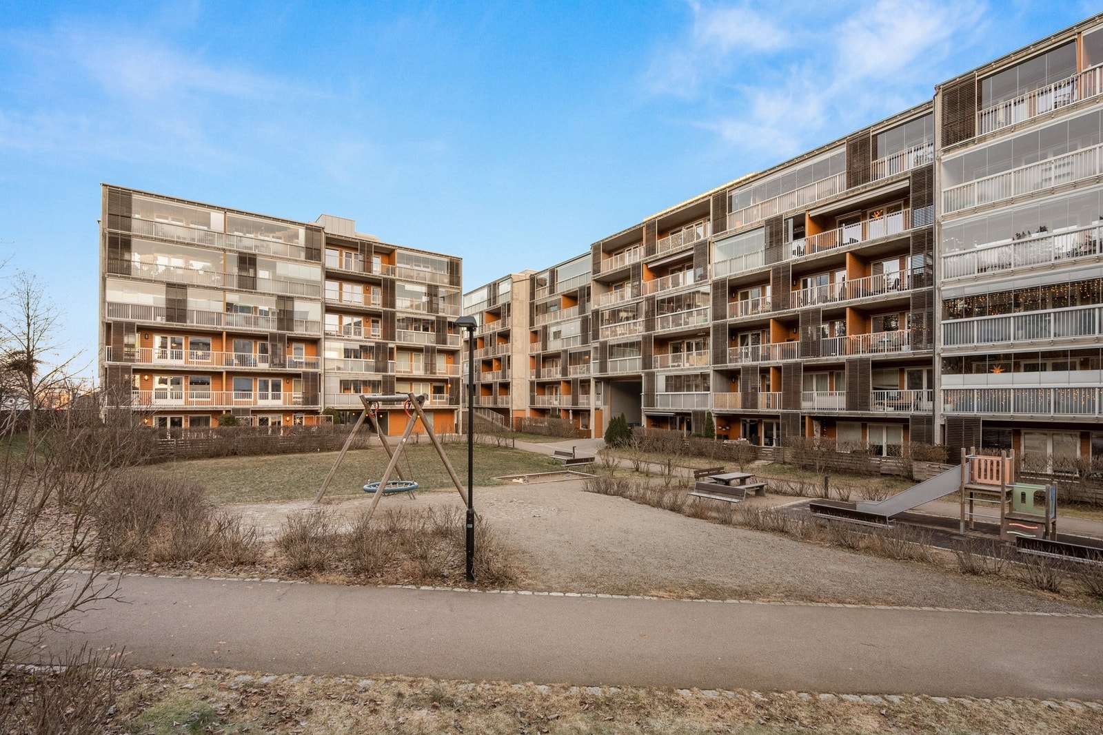 Sameiet består av 5 næringsseksjoner og 135 boligseksjoner. Galleribilde