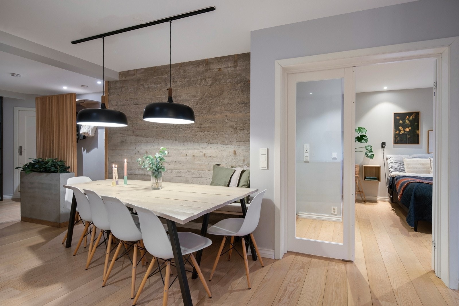 God plass til stor spisebordsgruppe som kan by på hyggelige lag. Galleribilde