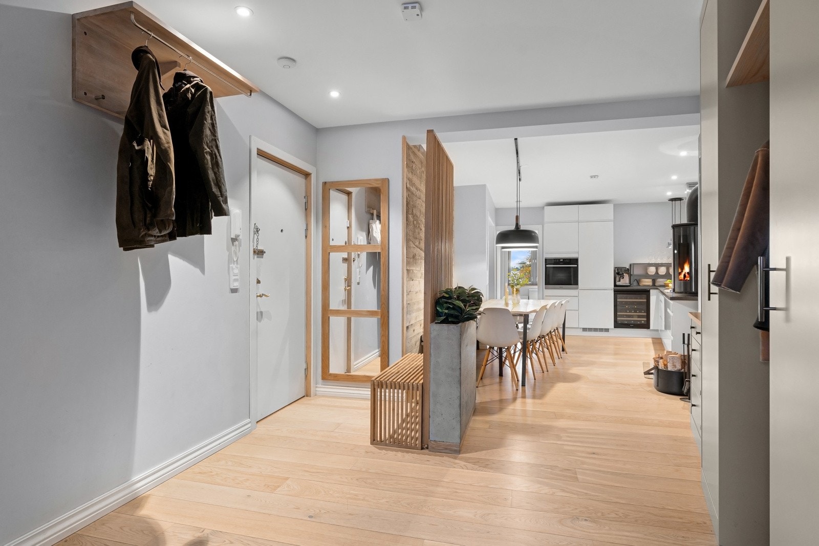 Heis i bygget. Parkeringsleie. Galleribilde