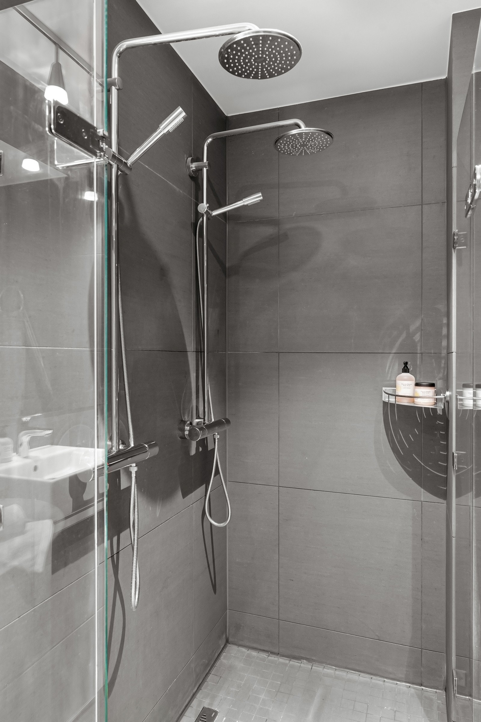 Dobbel regnfallsdusj. Galleribilde