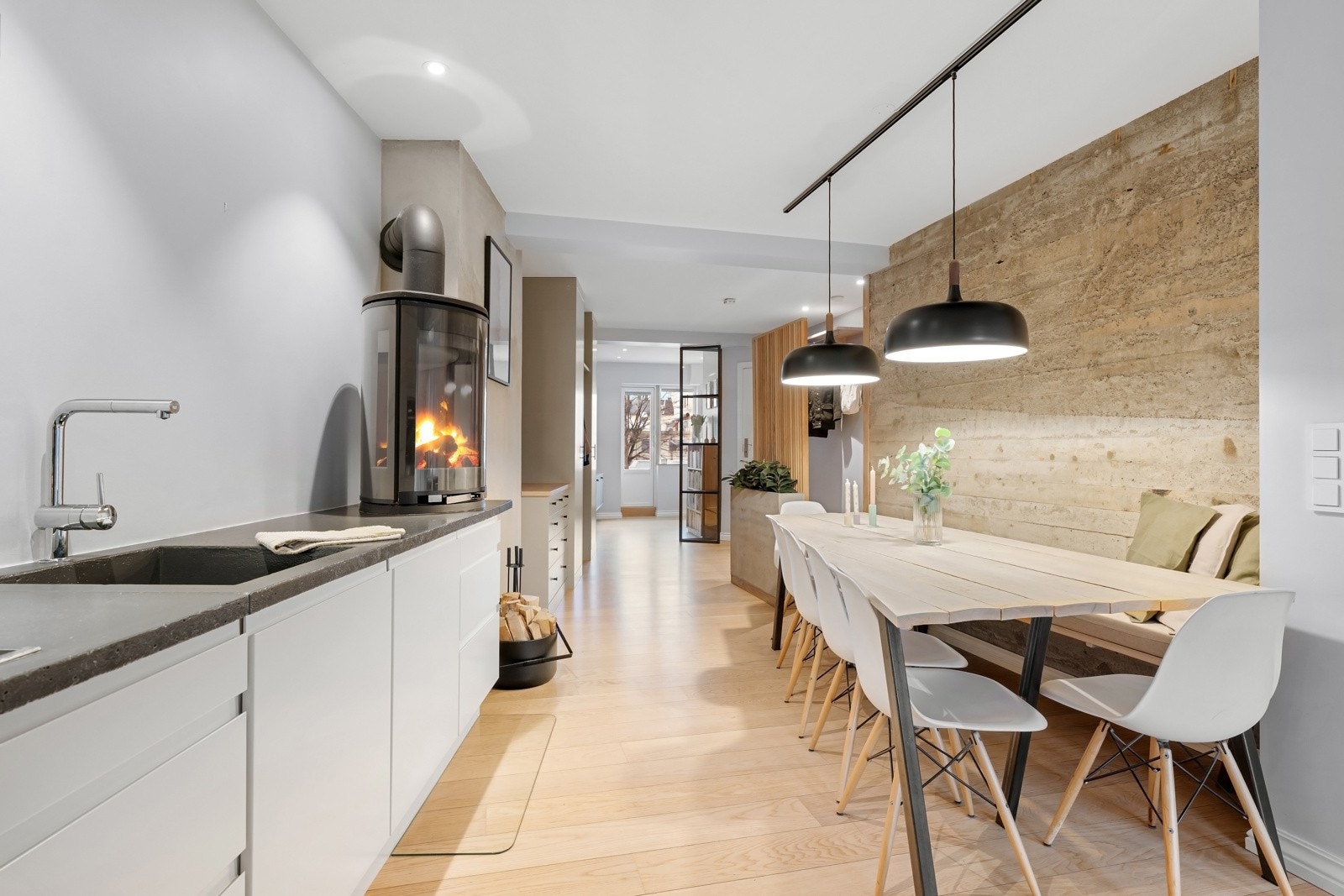 Dette er en lekker oppusset og påkostet 3-roms med balkong og garasjeplass-leie*. Galleribilde