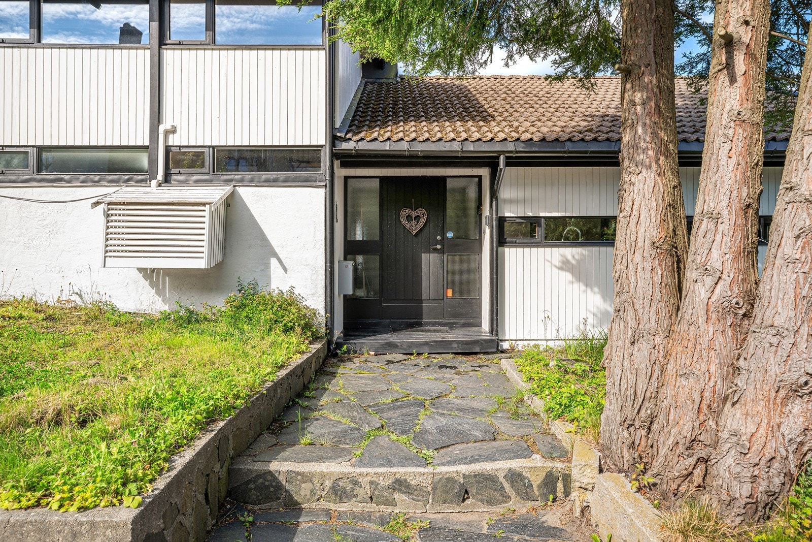 Inngangsparti. Galleribilde