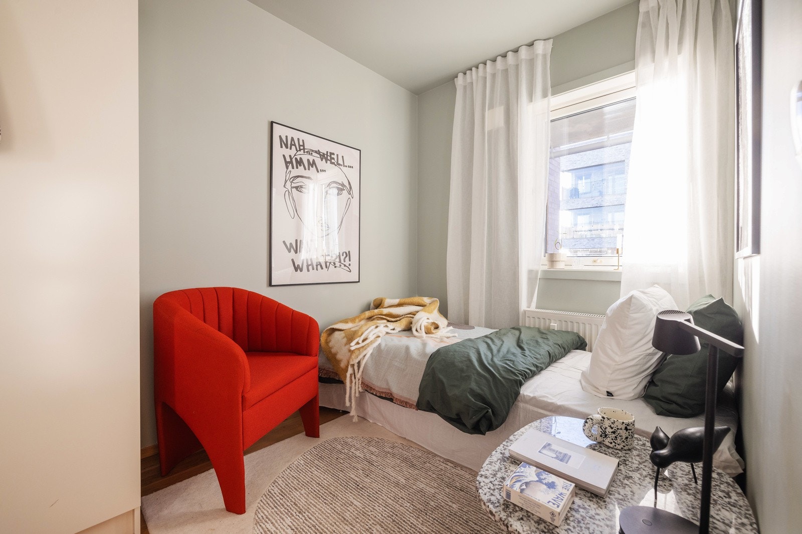 Soverommene ligger i hver sin ende av leiligheten - dette rommet har adkomst fra stua. Galleribilde