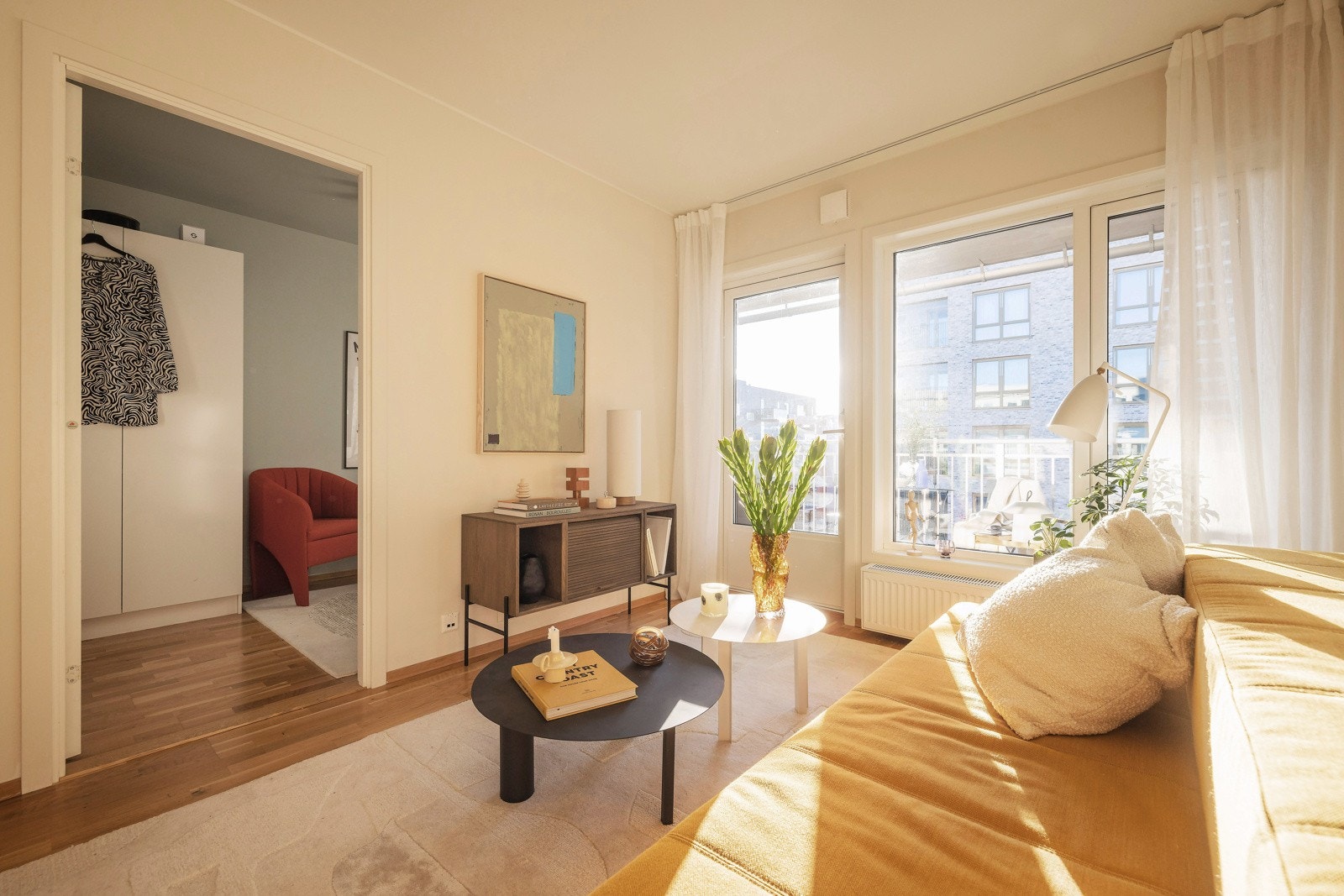 Leiligheten har to soverom. La oss sjekke ut det første! Galleribilde