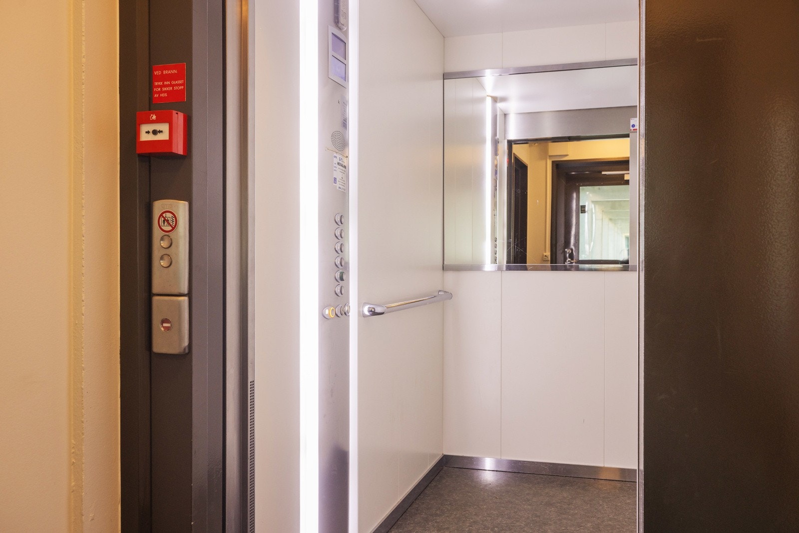 Heisen i bygget går også ned til garasjekjelleren og bodområdet. Galleribilde