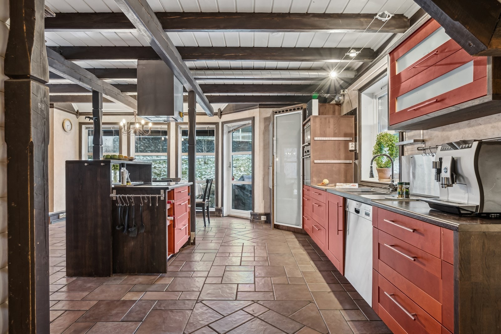 - Boligen er fra opprinnelig fra 1922, men ble tilbygd/ombygd i 1995 - Galleribilde