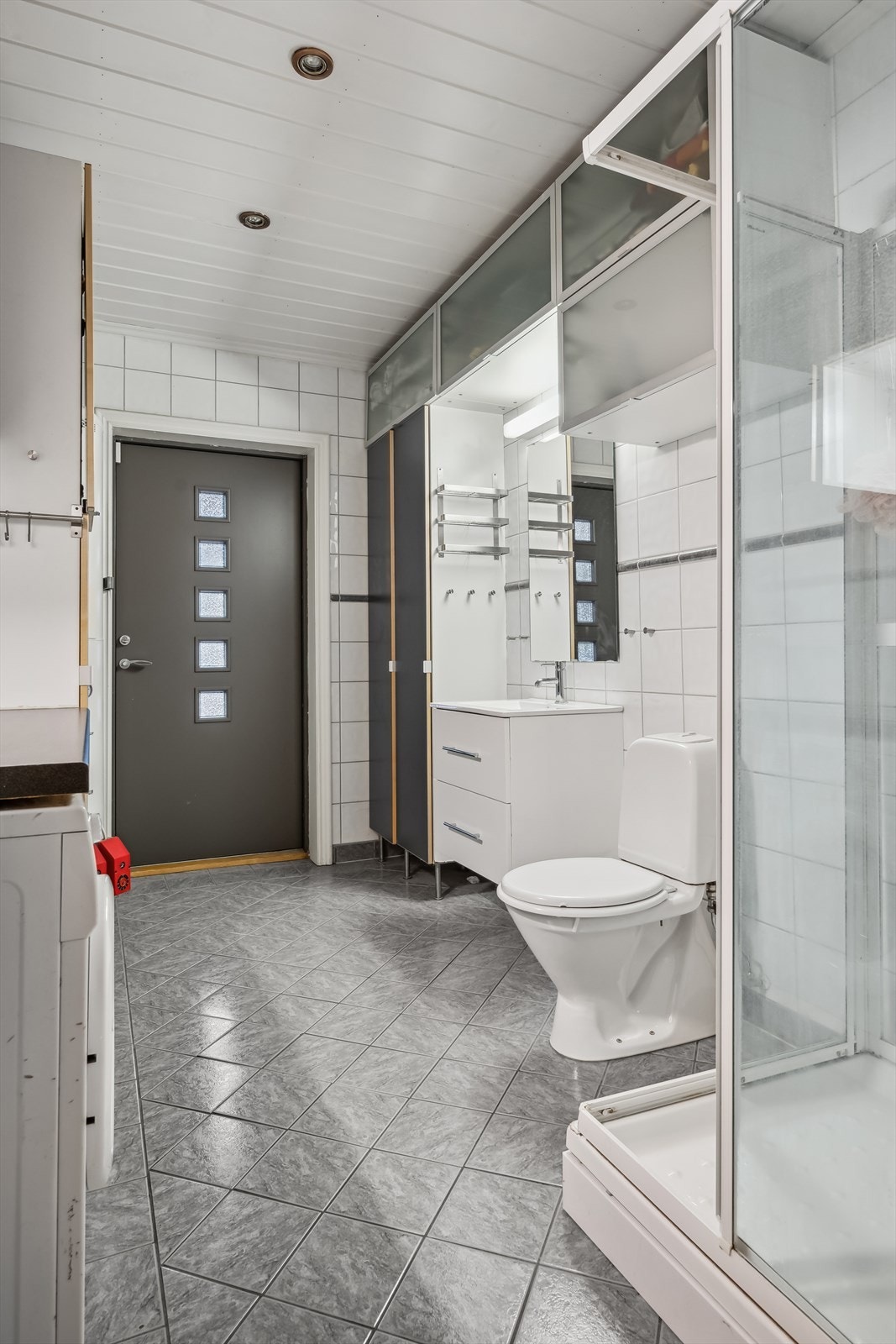 - Det er direkte adkomst til badet fra utsiden - Galleribilde