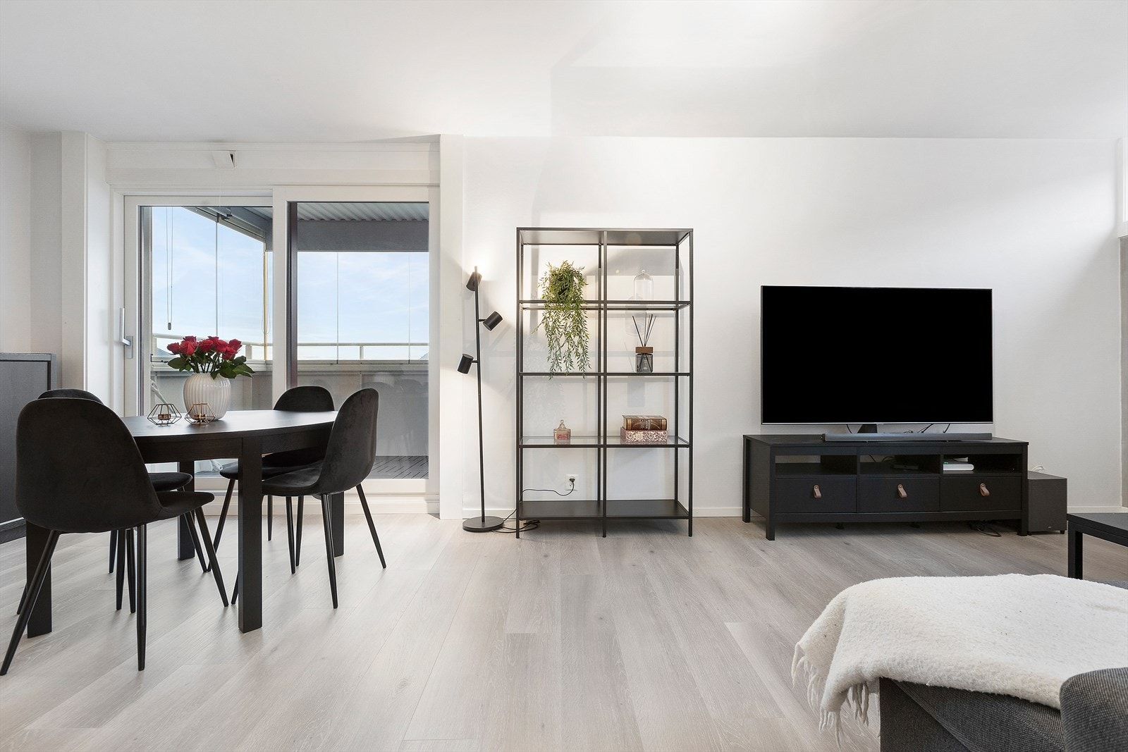 Lys og pen stue. Galleribilde