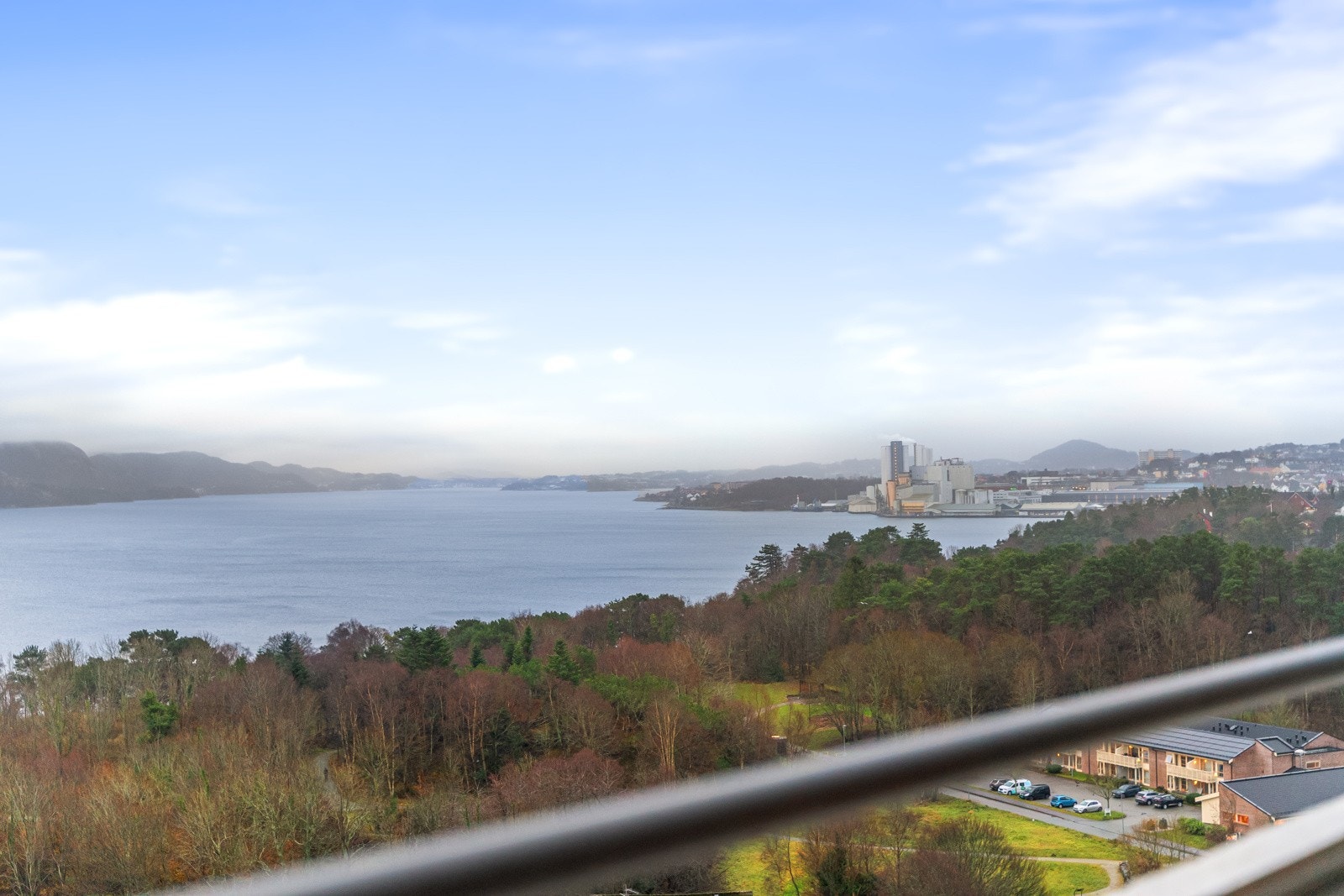 Terrassen er innglasset, hvilket gjør at den kan brukes året rundt. Galleribilde