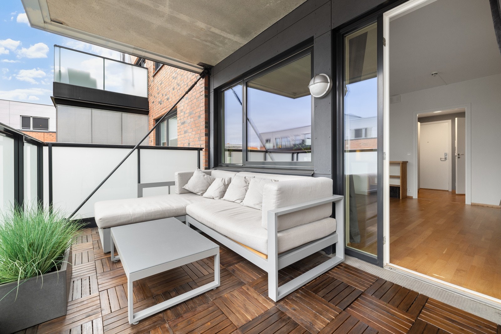 Solrik, sydvest vendt balkong på 14 m2. Galleribilde