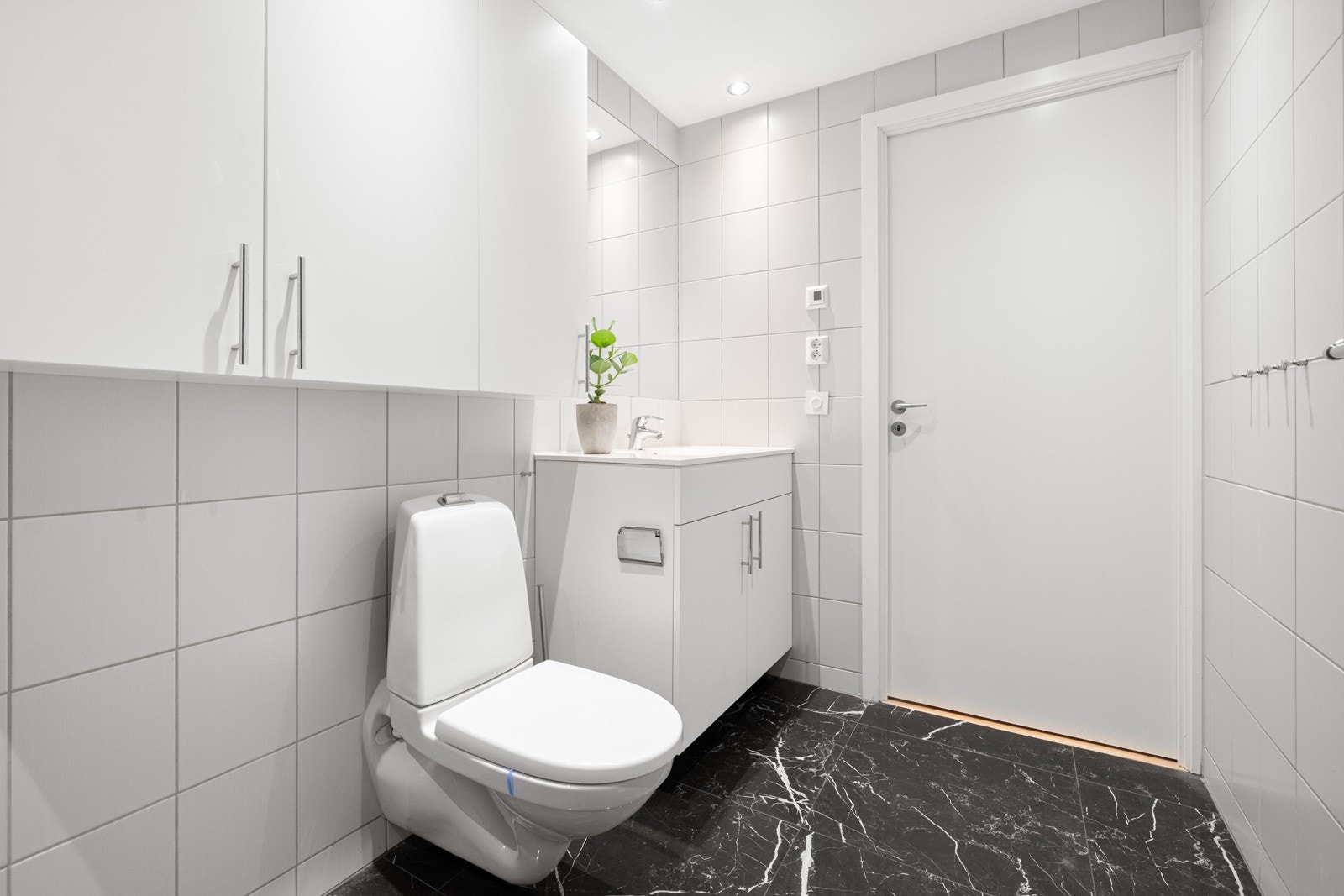 Stilren innredning med gode oppbevaringsløsninger. Galleribilde