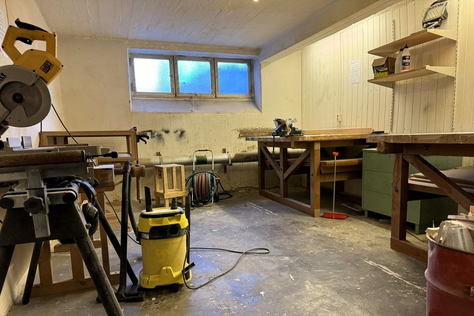 Felles snekkerbod Galleribilde