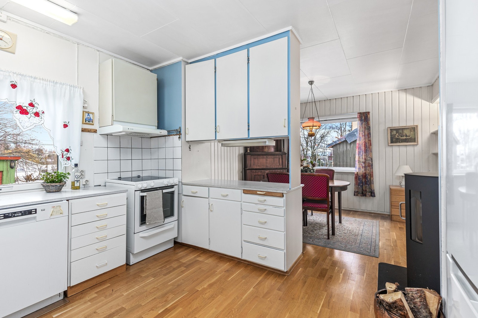 Kjøkken og spisestue har et samlet areal på 20 kvm. Galleribilde