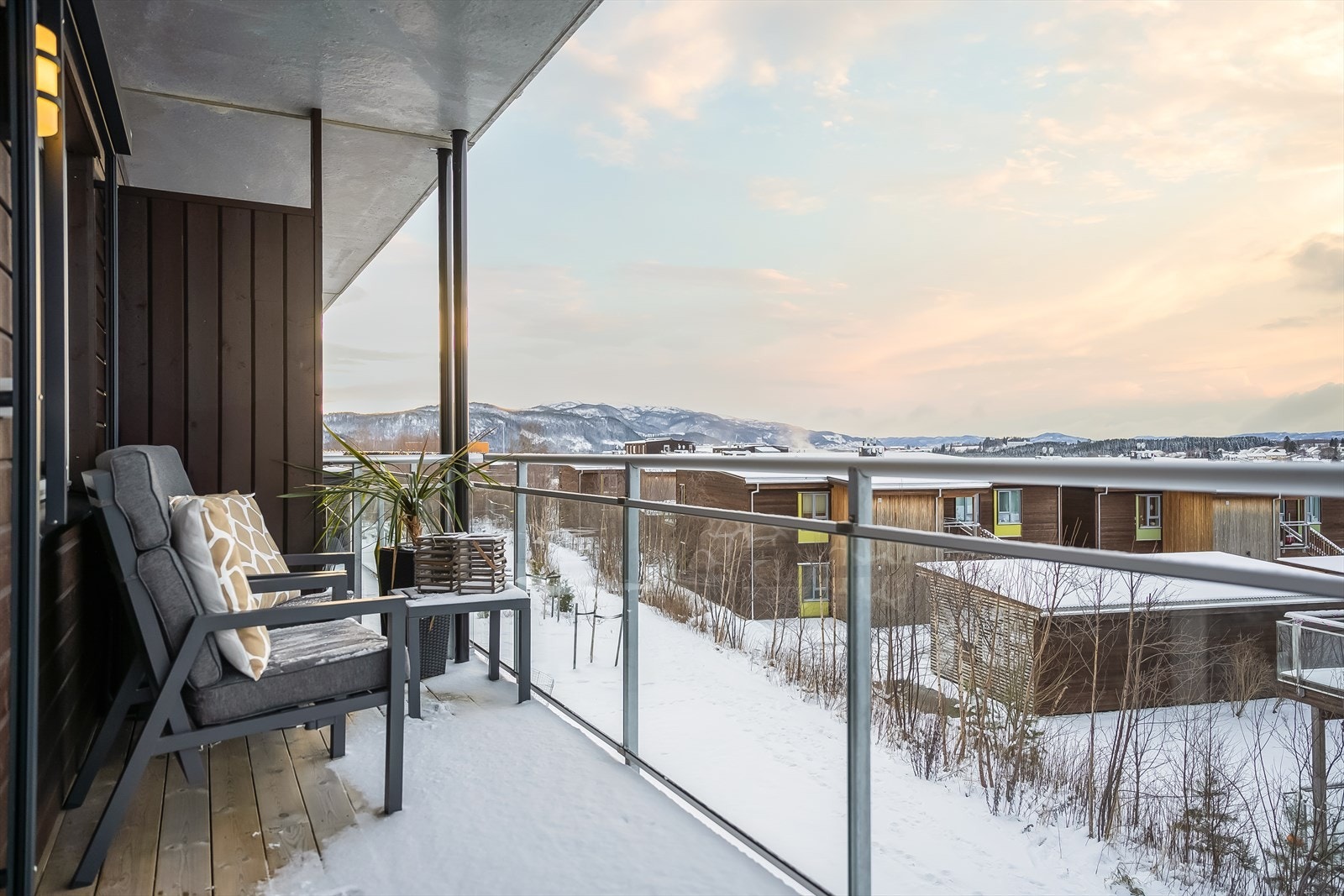 Fra stuen har du direkte adkomst til privat, vestvendt balkong på 8,5 m². Galleribilde