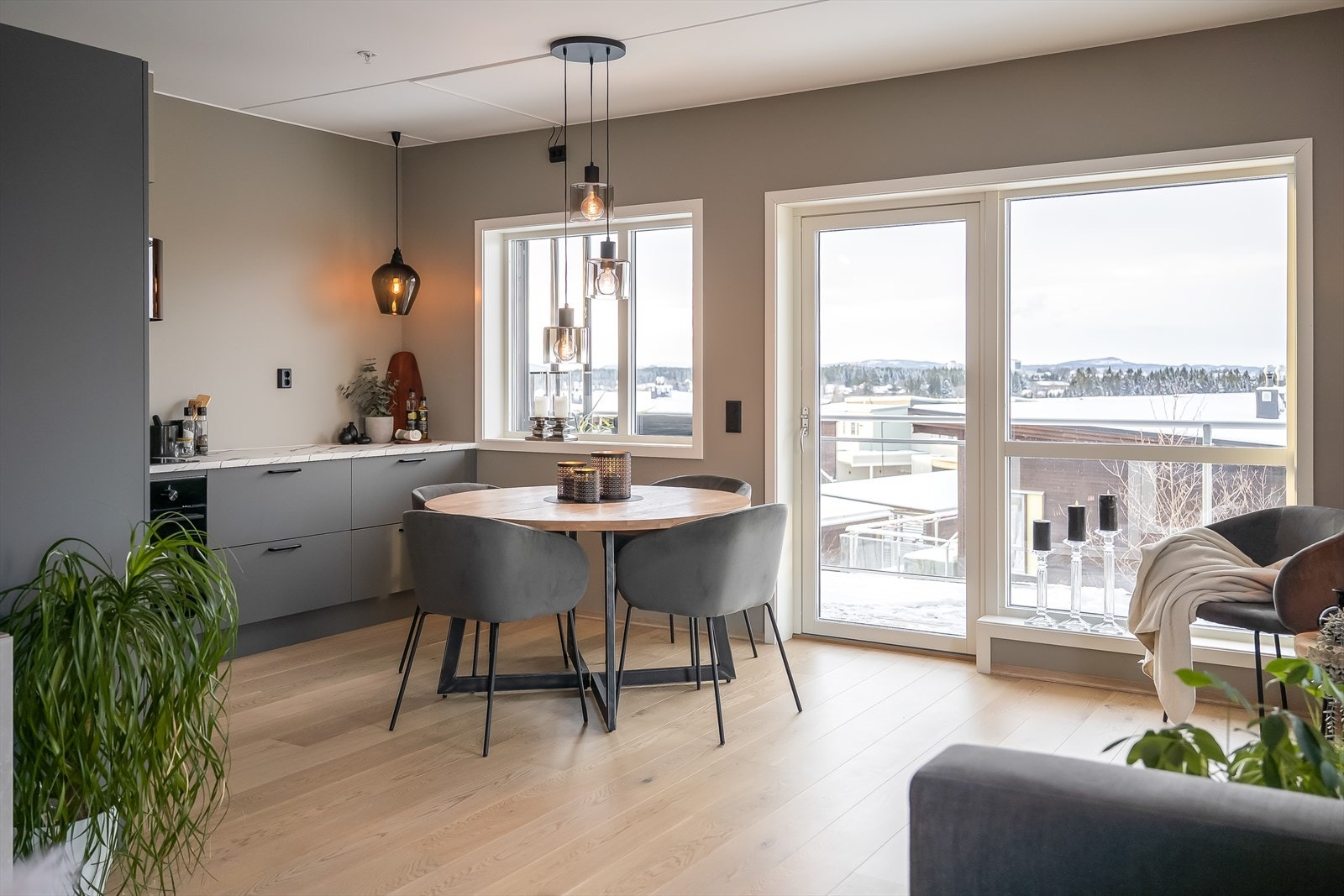 Velkommen til Hårstad Mindes veg 14 - En moderne og lys 3-roms hjørneleilighet fra 2022. Galleribilde