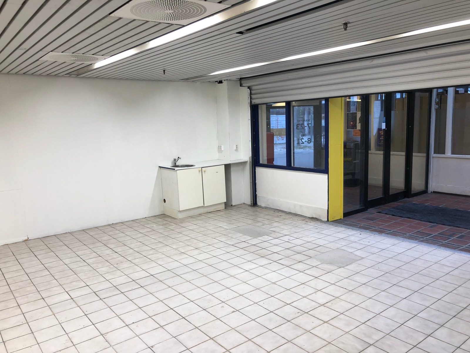 Fra lokalet mot inngangsparti Galleribilde