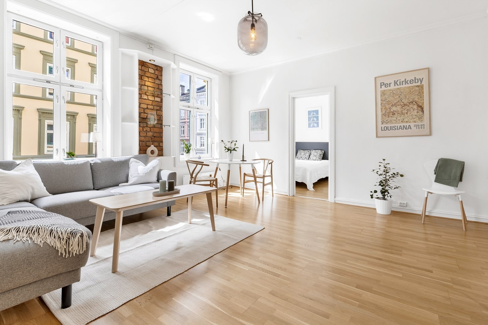 Dette er en romslig og gjennomgående 3-roms leilighet med svært sentral beliggenhet. Galleribilde