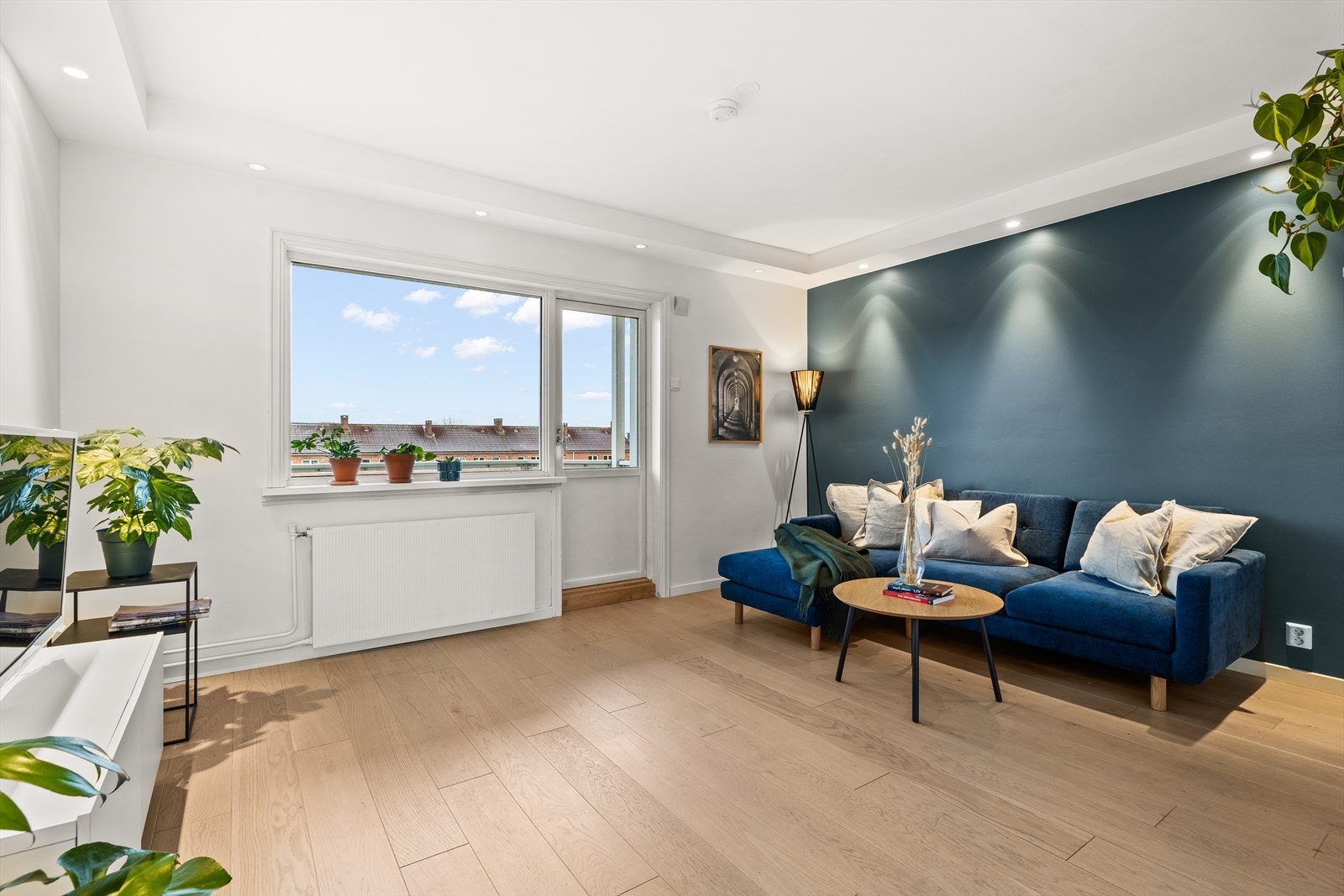 Pen, gjennomgående 2-roms med tilbaketrukket og attraktiv beliggenhet på Manglerud Galleribilde