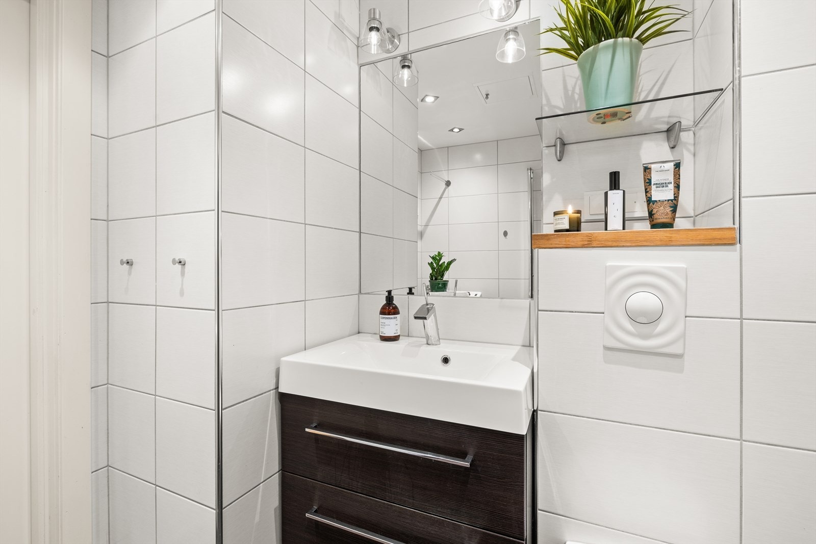 Taket på badet ble malt av Art oppussing AS i 2024 Galleribilde