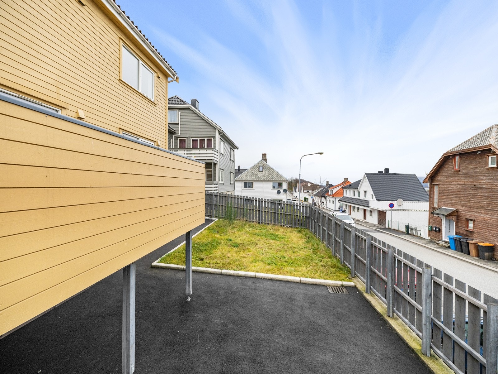 Felles utvendig bod under terrassen Galleribilde