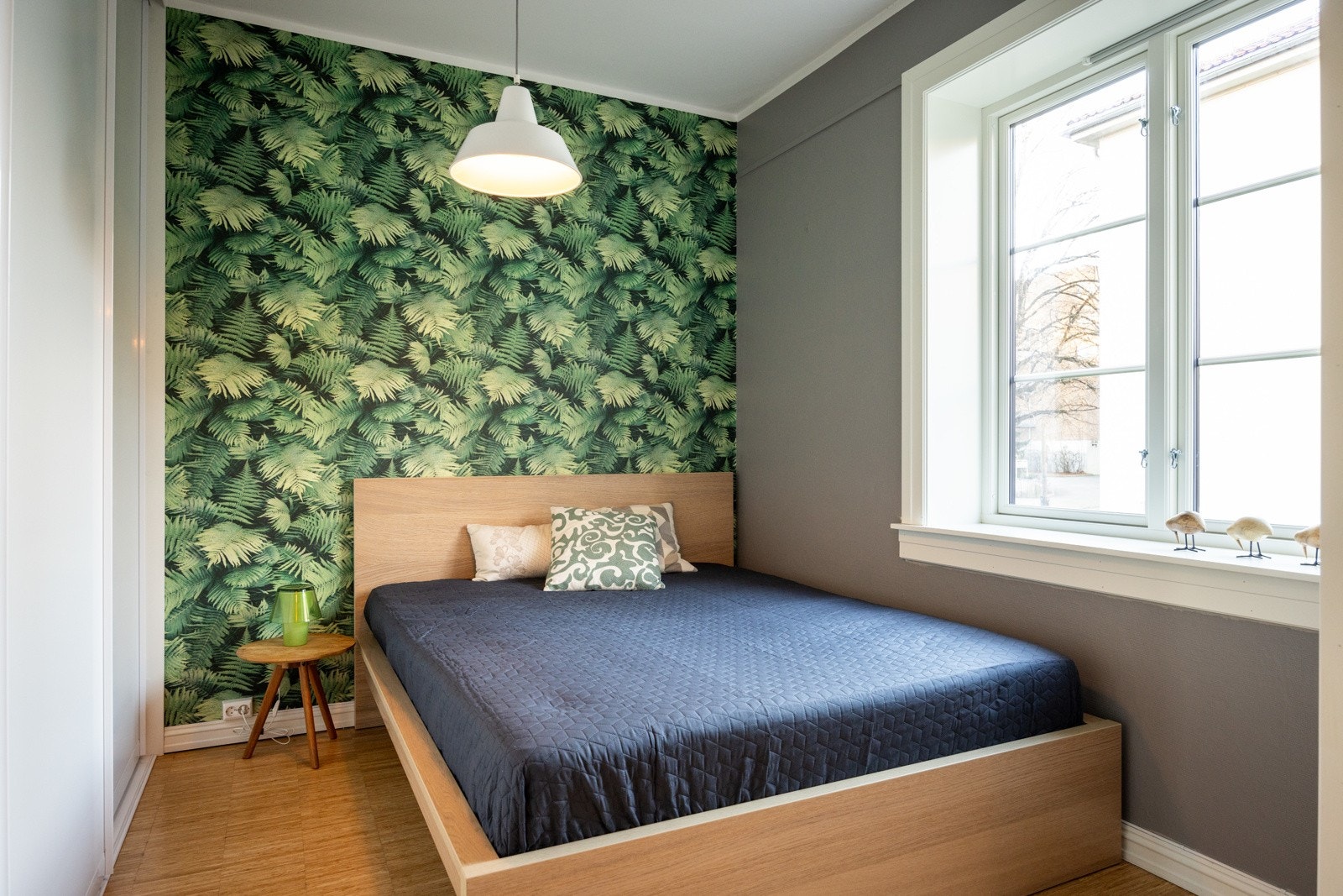 Plass til dobbeltseng og nattbord. Galleribilde