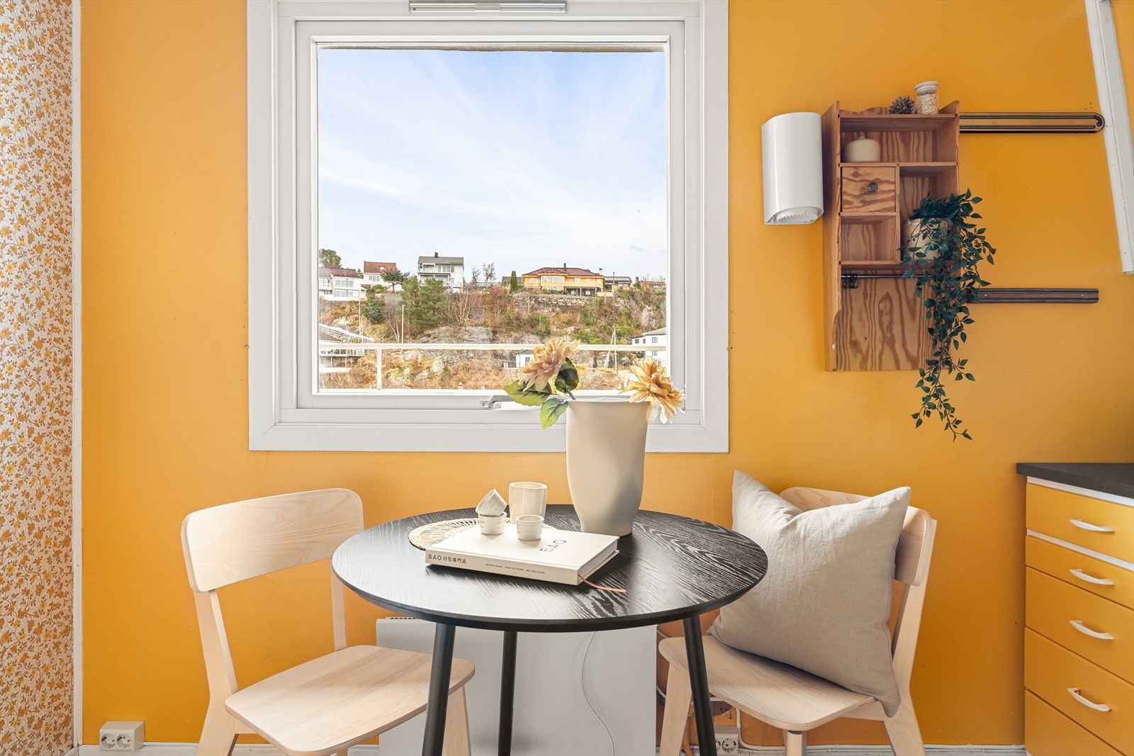 Her er det plass til en mindre spisegruppe. Galleribilde