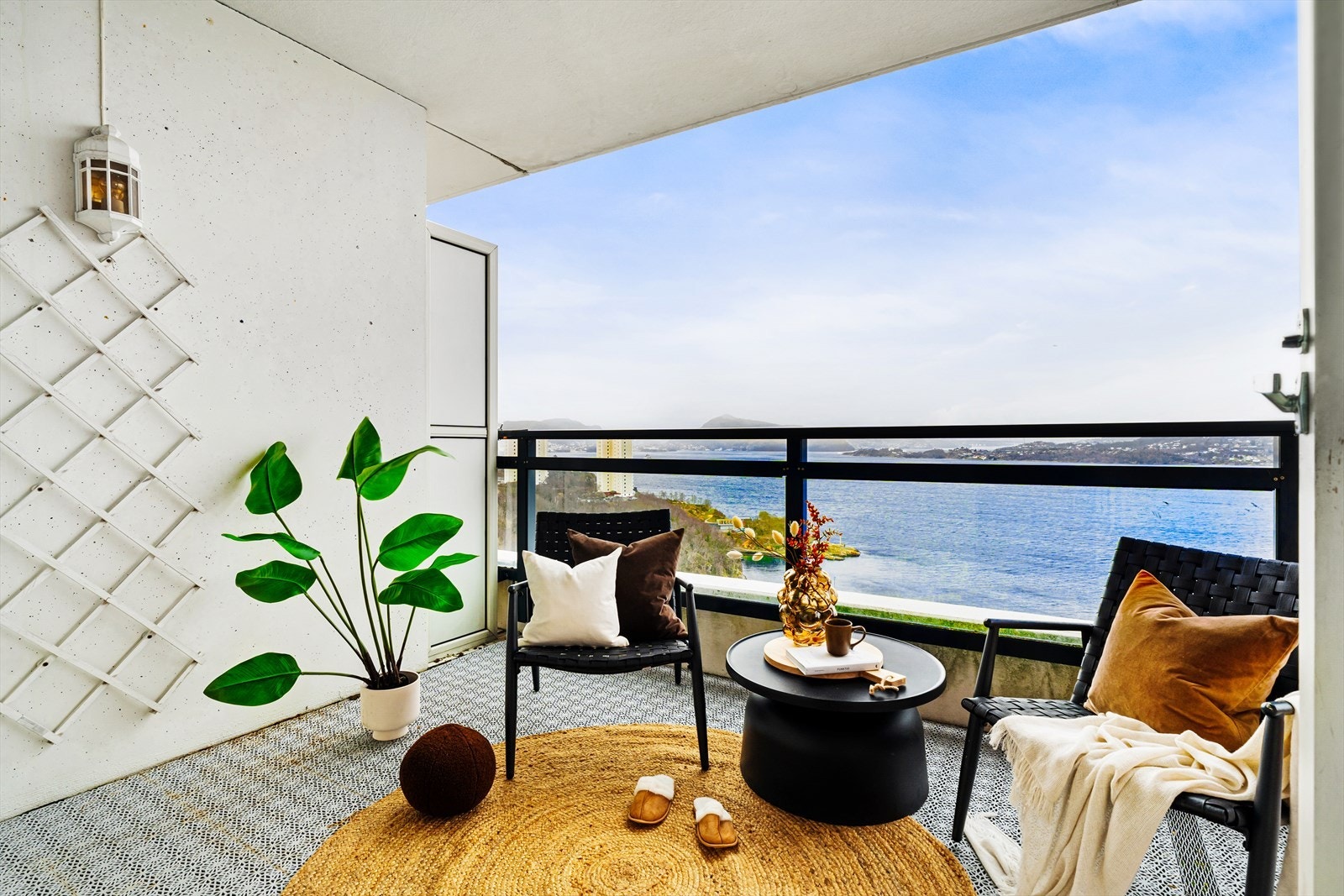 Her kan man sitte sene sommerkvelder helt usjenert. Galleribilde