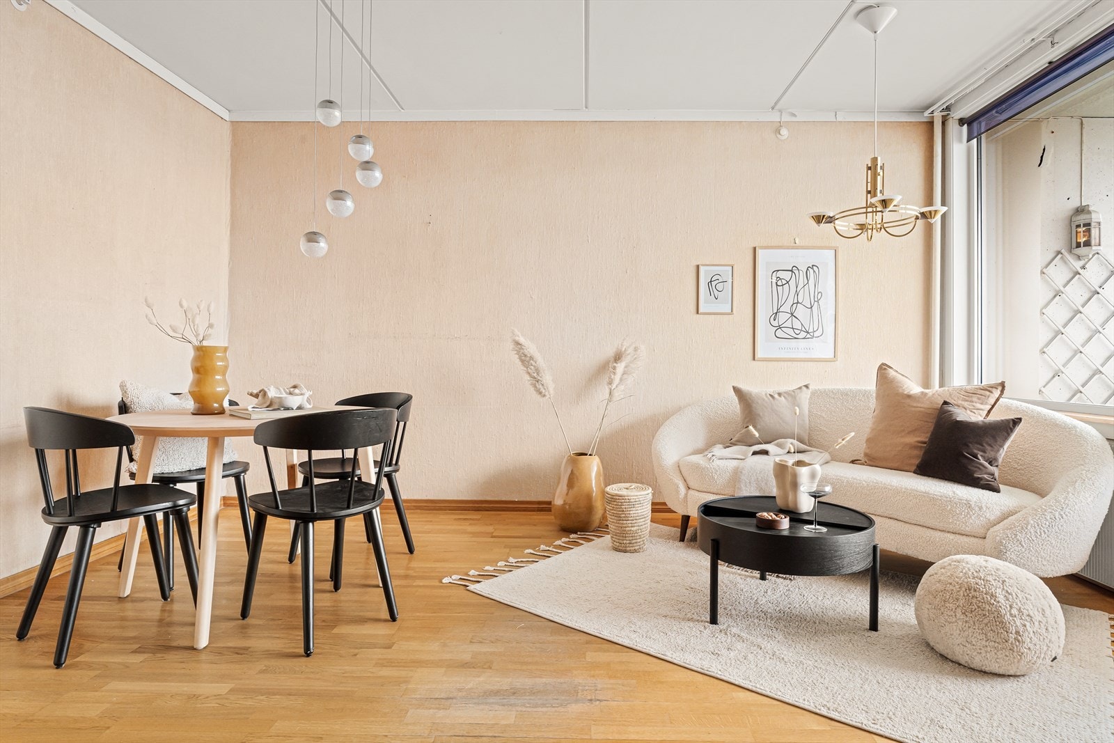 Det er også plass til spisegruppe. Galleribilde