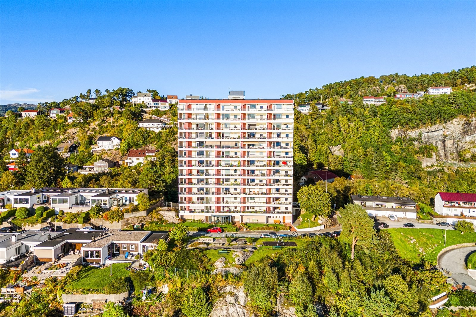 Flott turterreng i nærområdet som Hellen Festning, Øyjordsfjellet og videre mot Munkebotn og Sandviksfjellet. Galleribilde