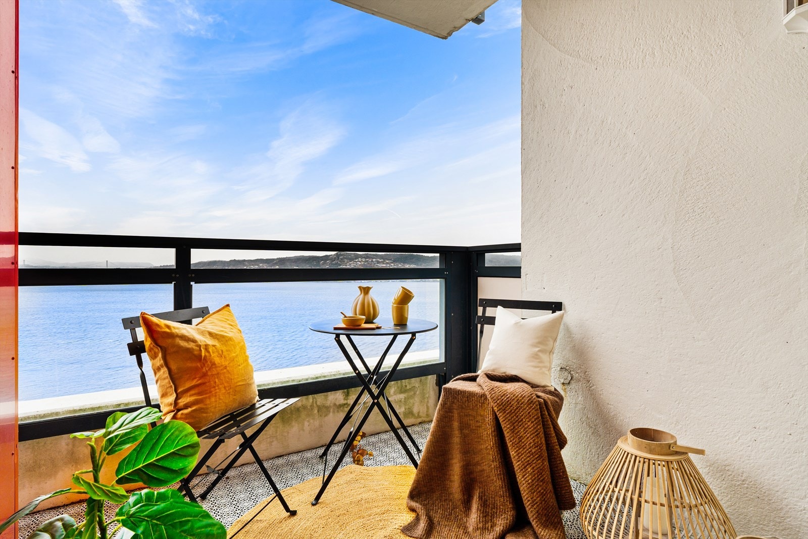 Samme balkong, men med utgang fra soverom. Galleribilde