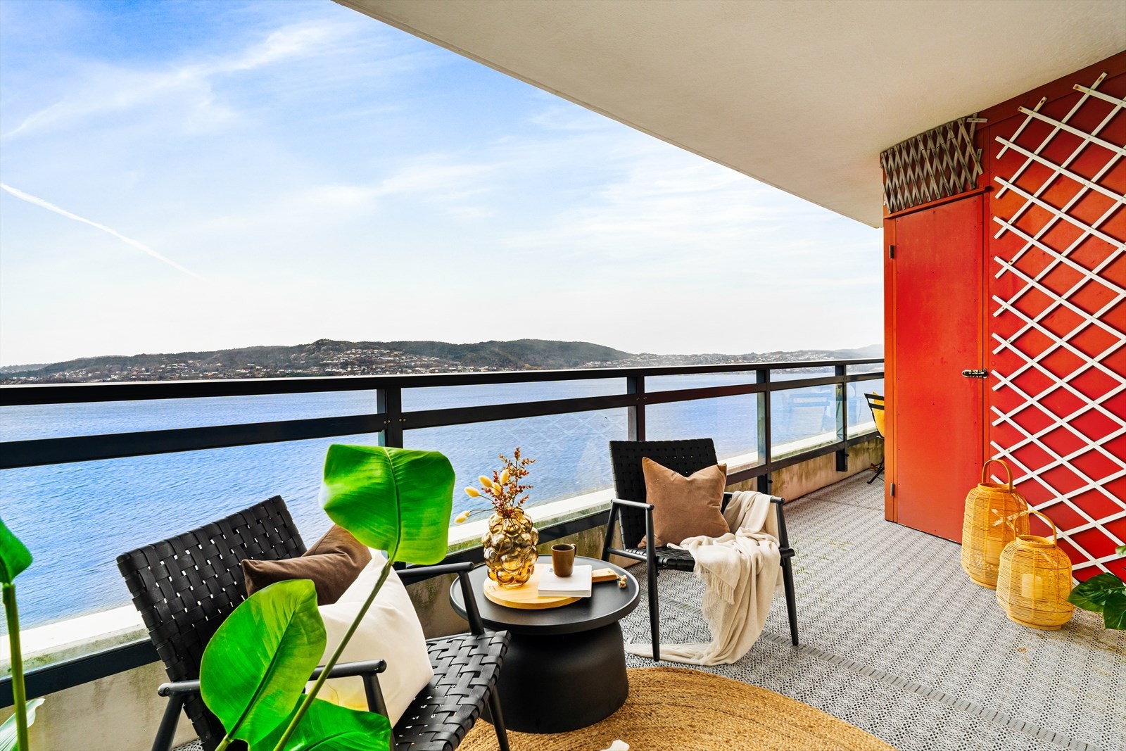 Boden fungerer som en skillevegg for de to ulike utgangene fra stue og soverom. Galleribilde