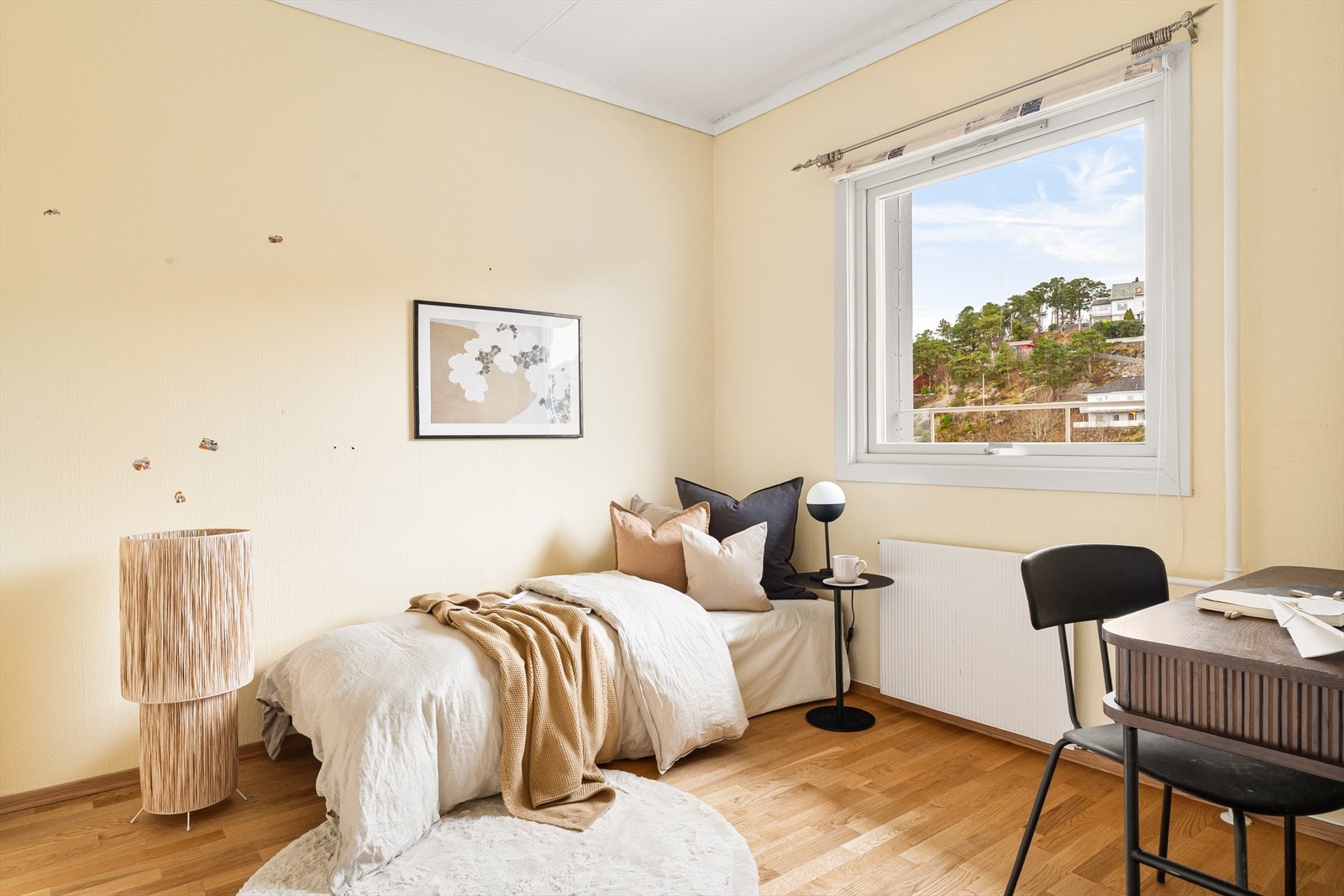 Leilighetens andre soverom er 8,44 m² med plass til dobbeltseng, nattbord, garderobe, kontorpult og annen ønsket innredning. Galleribilde