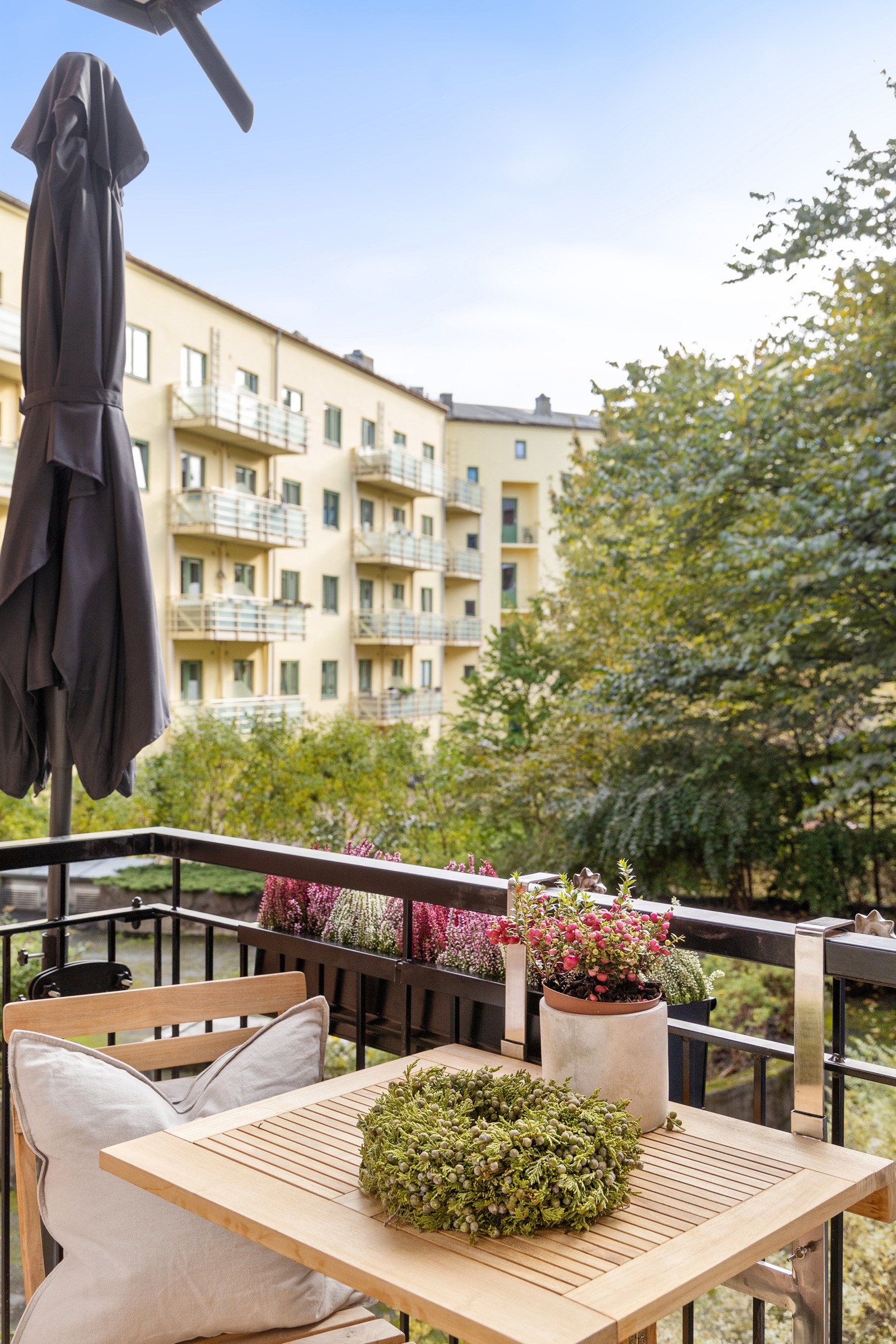 Sydvendt balkong med flott utsyn. Galleribilde
