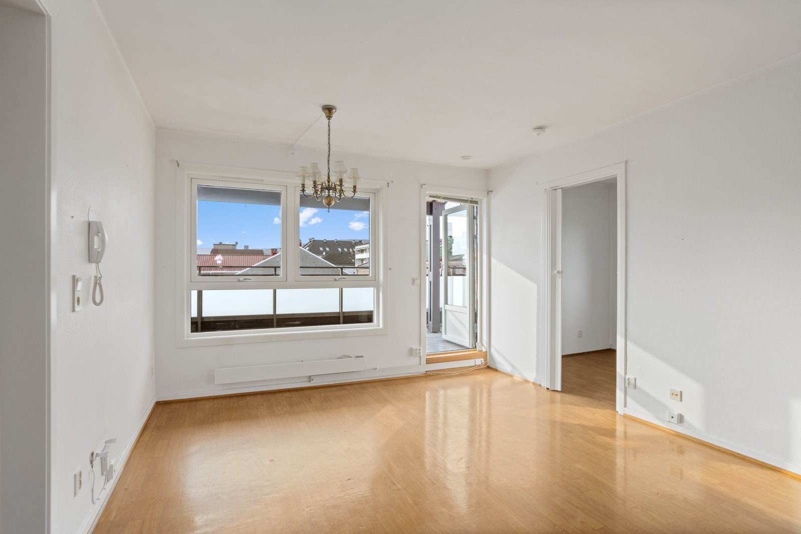 Gode vindusflater i stuen. Galleribilde