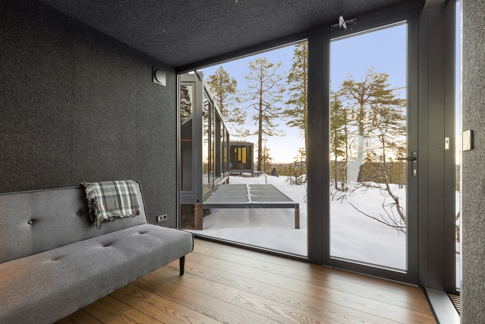 I annekset er det valgt en god og utprøvd sovesofa, for å kunne bruke rommet til mer enn bare overnatting. Galleribilde
