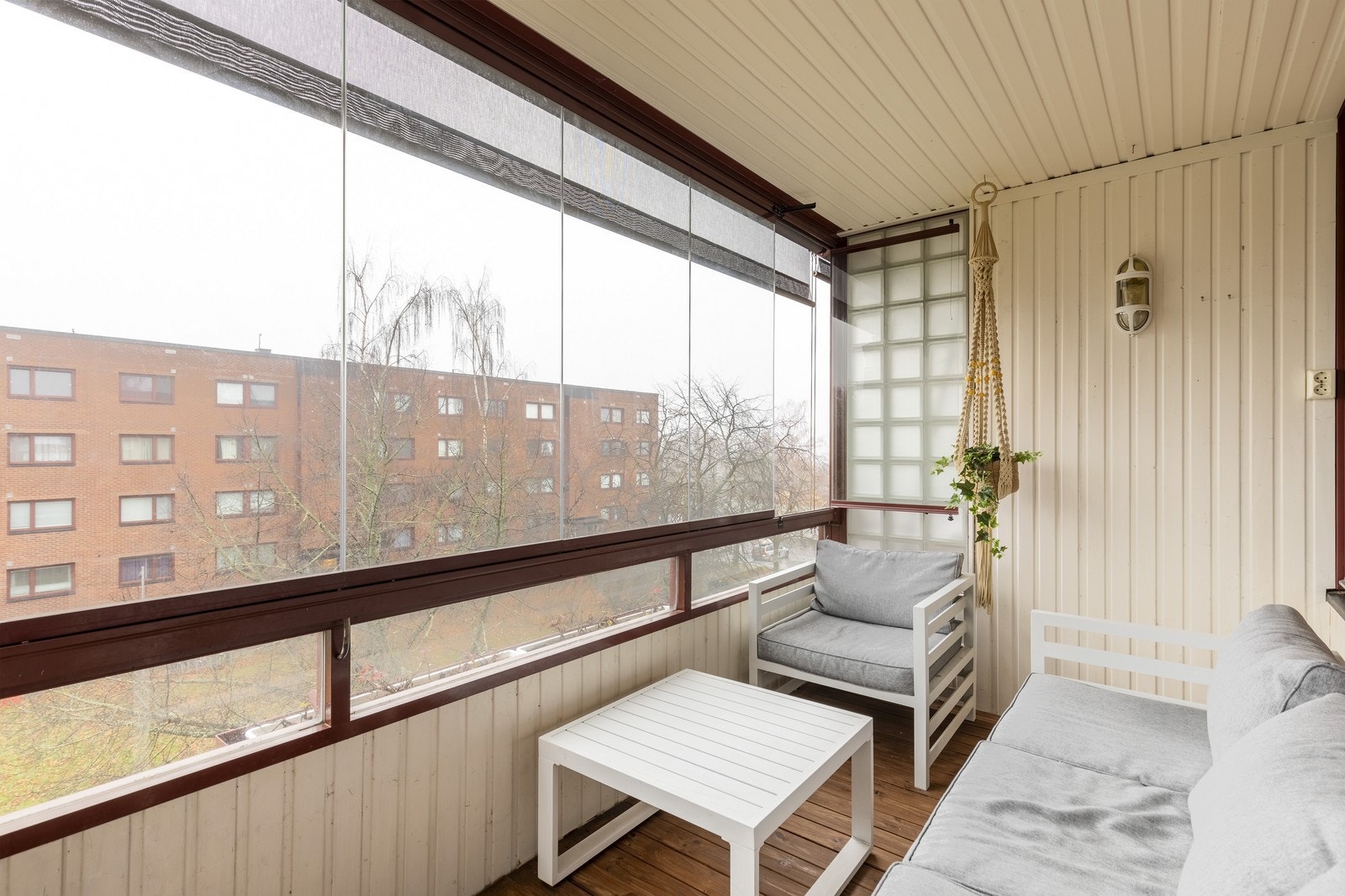 Balkong av god størrelse, med god plass til utemøbler. Galleribilde