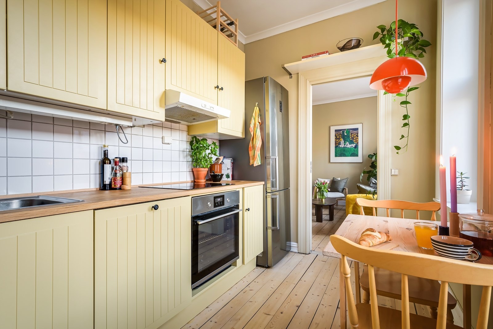 Her har du også plass til eget mindre spisebord - perfekt for en kjapp frokost. Galleribilde