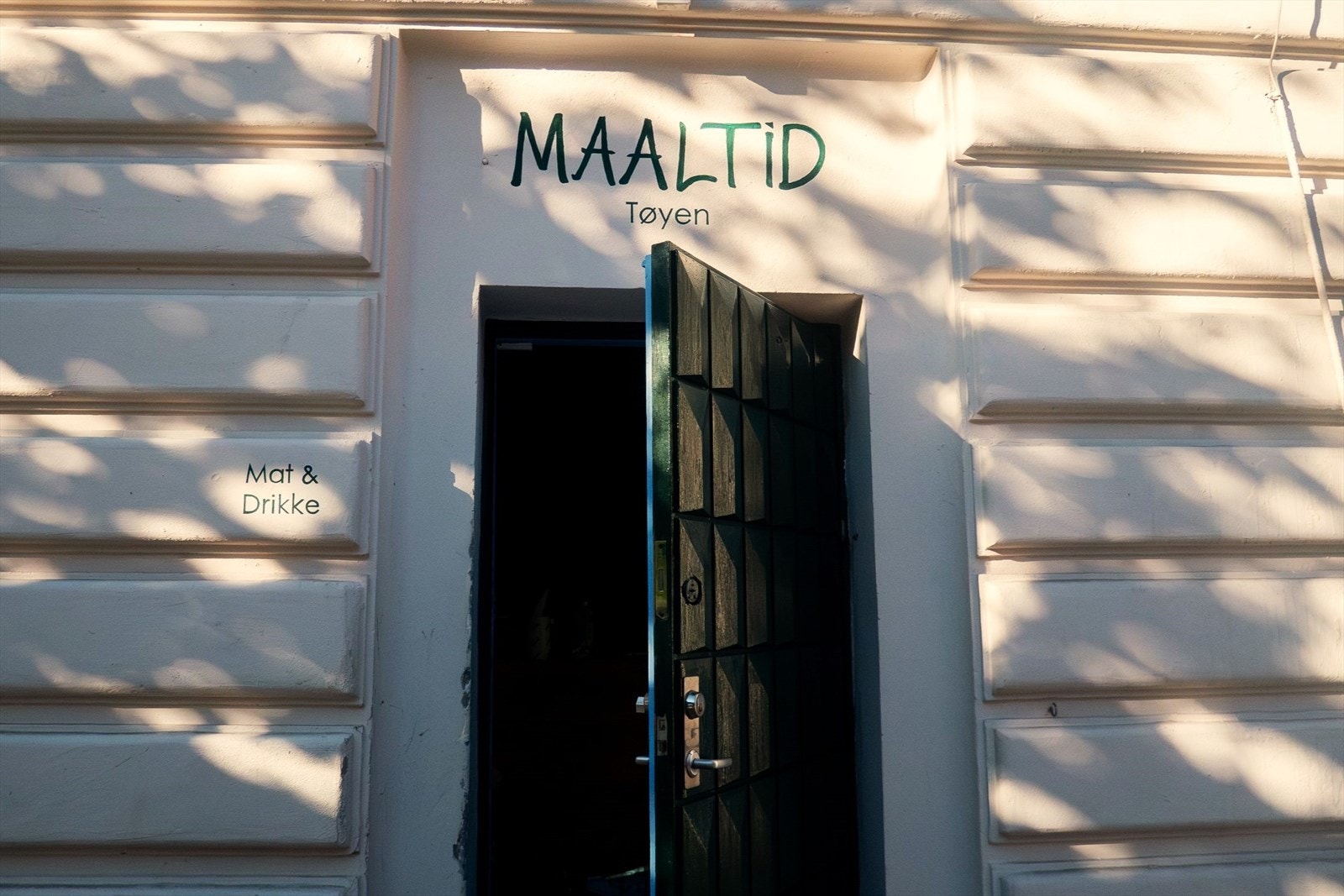 Maaltid - "Din nabolagsrestaurant på Tøyen. Vi bruker råvarer i sesong, og tilbyr et deilig måltid med lave skuldre og varm atmosfære". Galleribilde