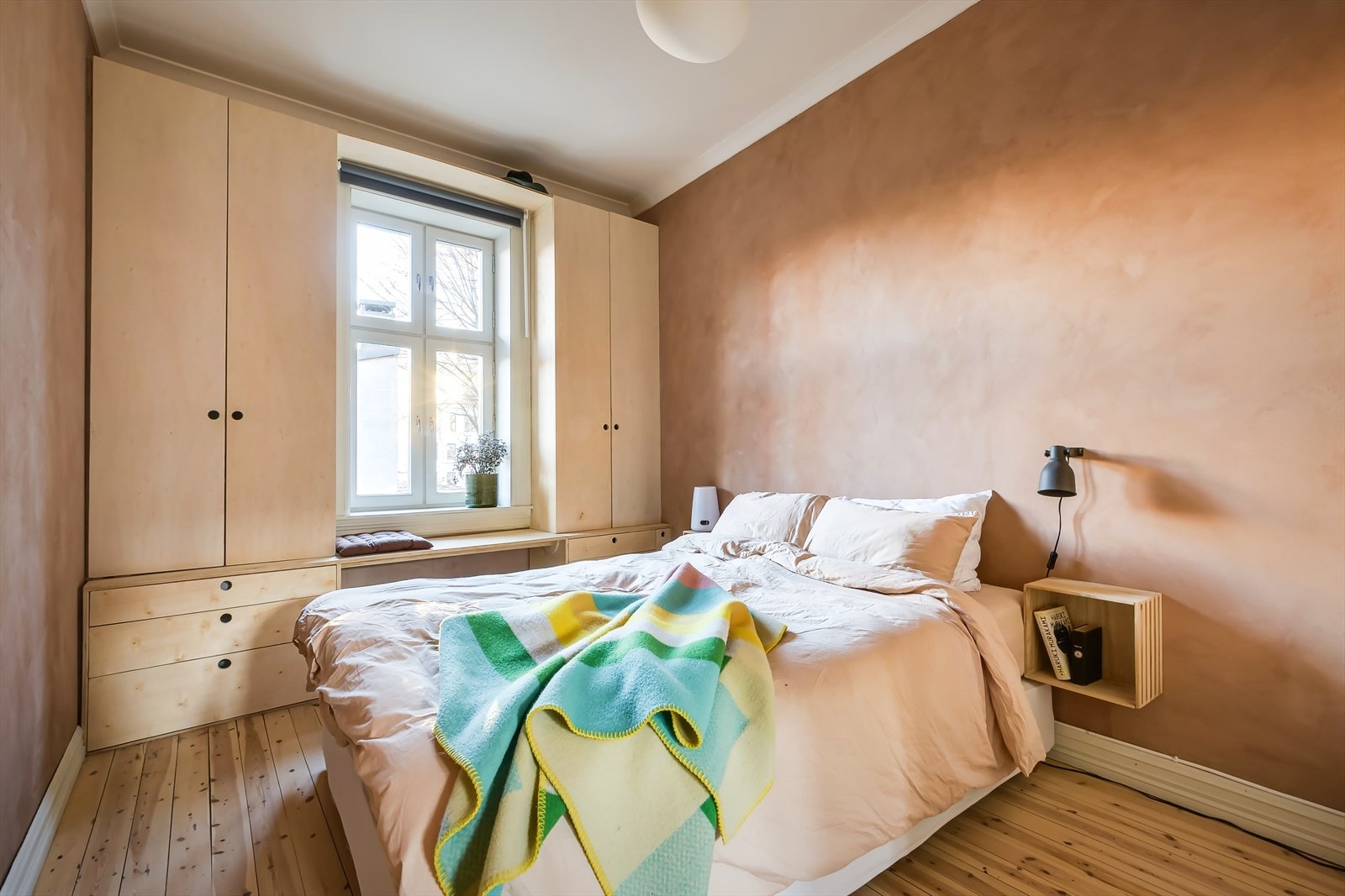 Hovedsoverommet er romslig, med god plass til dobbeltseng og nattbord. Galleribilde