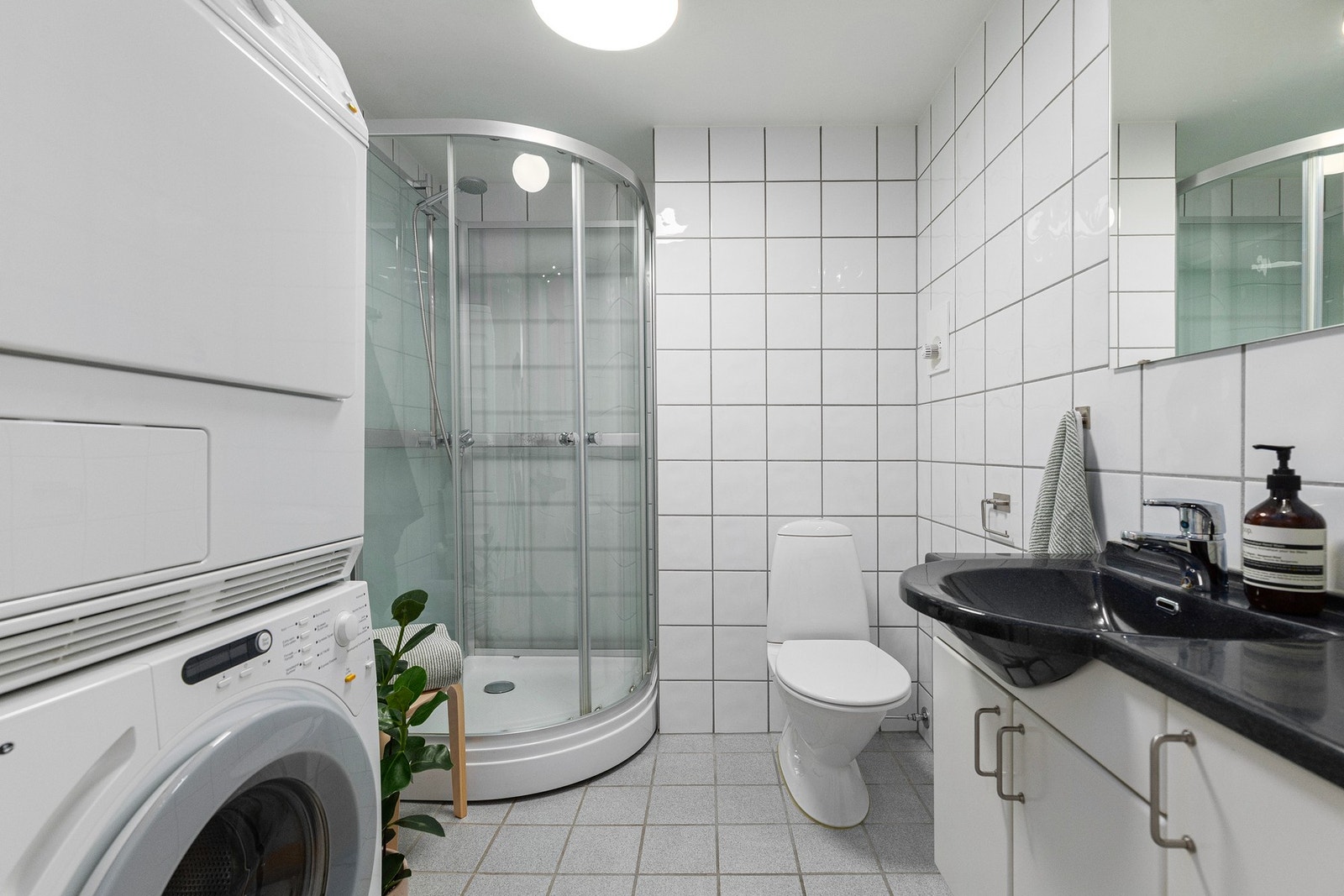 Lekkert flislagt bad. Galleribilde