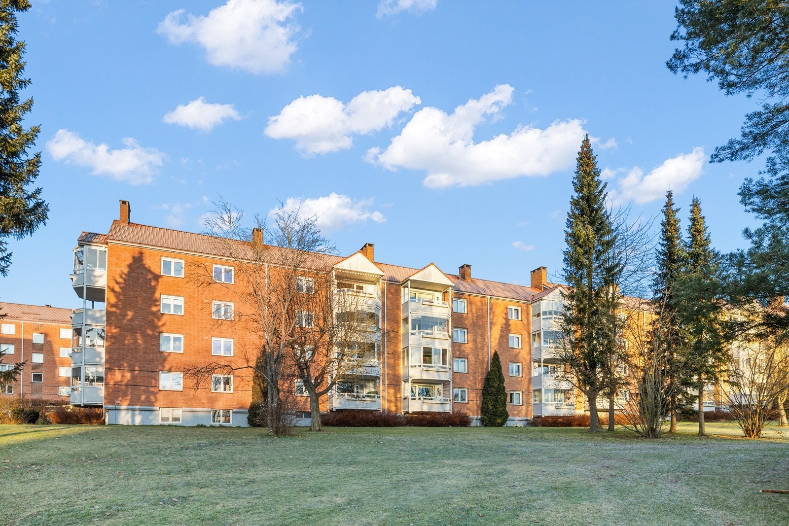 Her bor du i et veldrevet borettslag med kort vei til sentrum og marka. Galleribilde