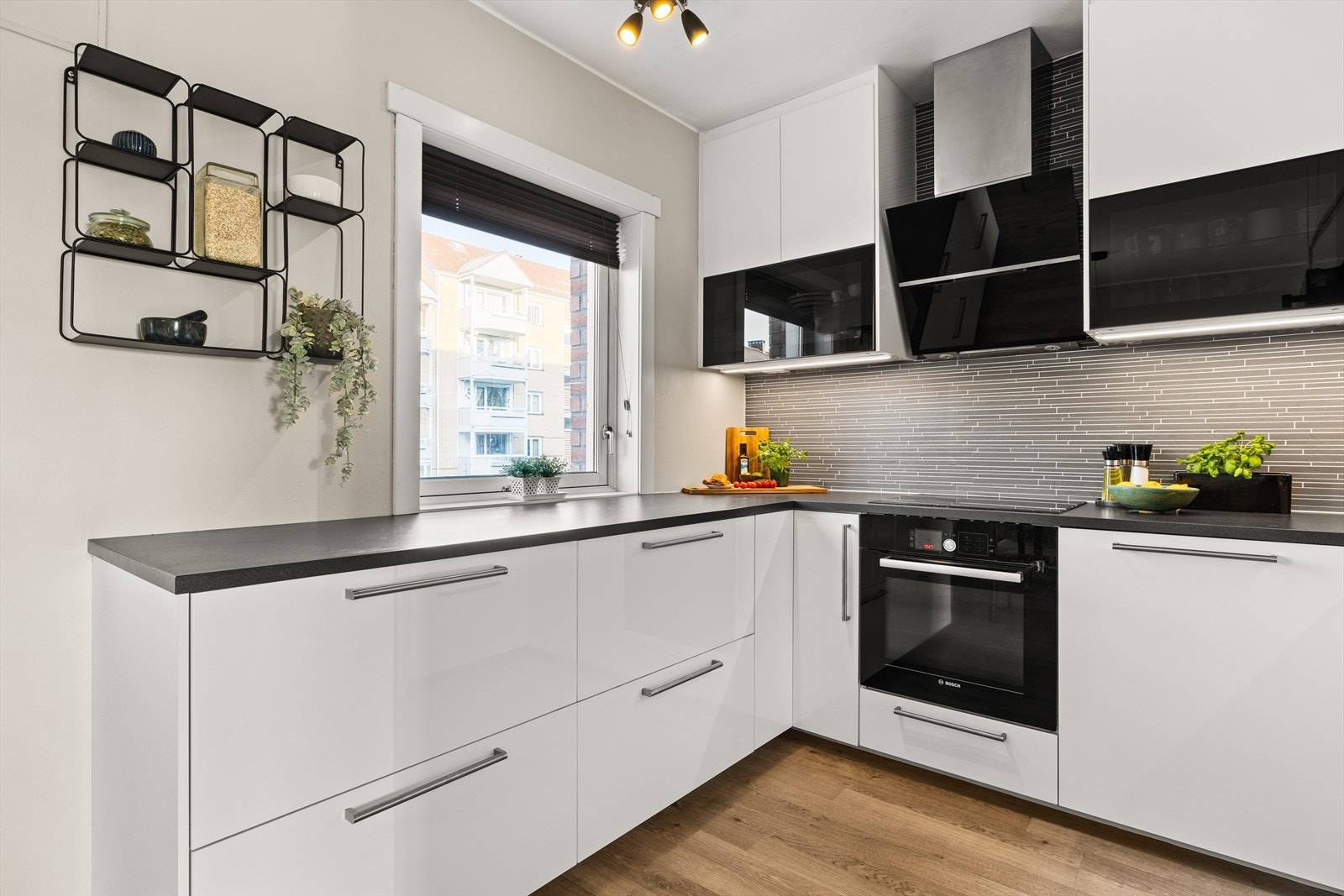 Lekkert og tidløst kjøkken fra 2015. Galleribilde