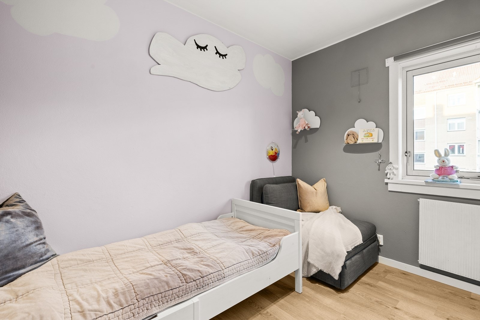 Soverom II | Rommet passer ypperlig som barnerom, gjesterom eller kontor. Galleribilde