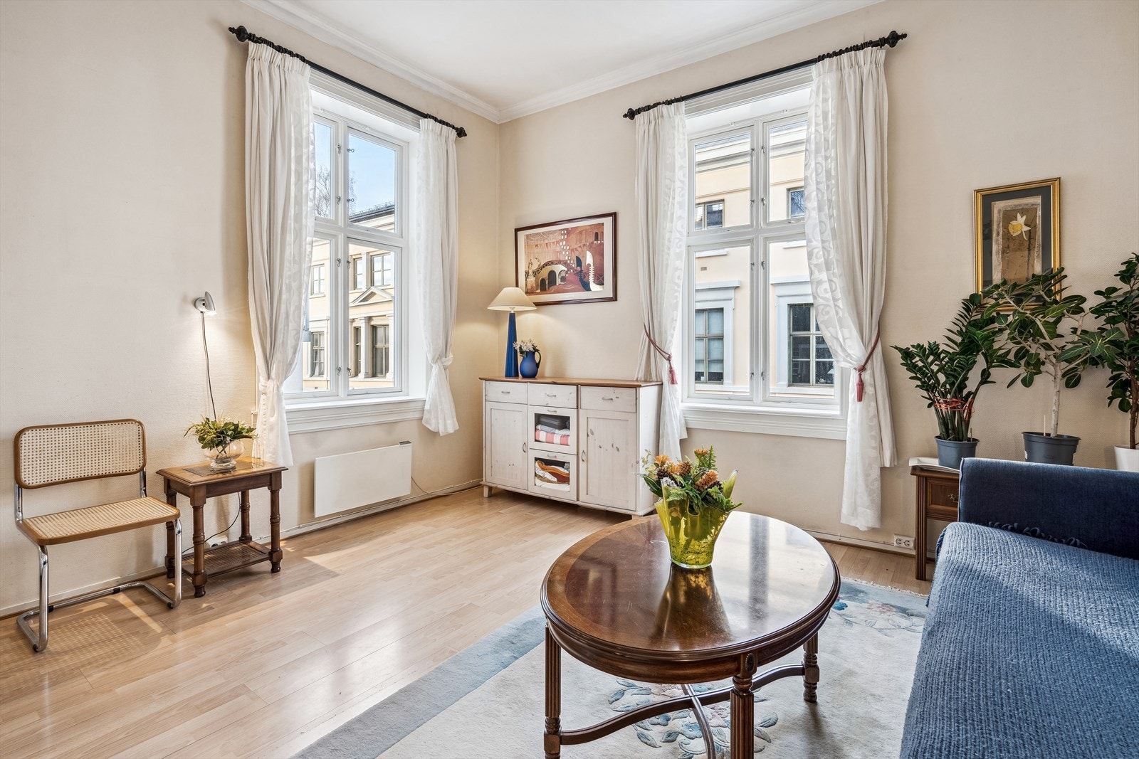 Fantastisk hjørneleilighet med rosett i taket. Galleribilde