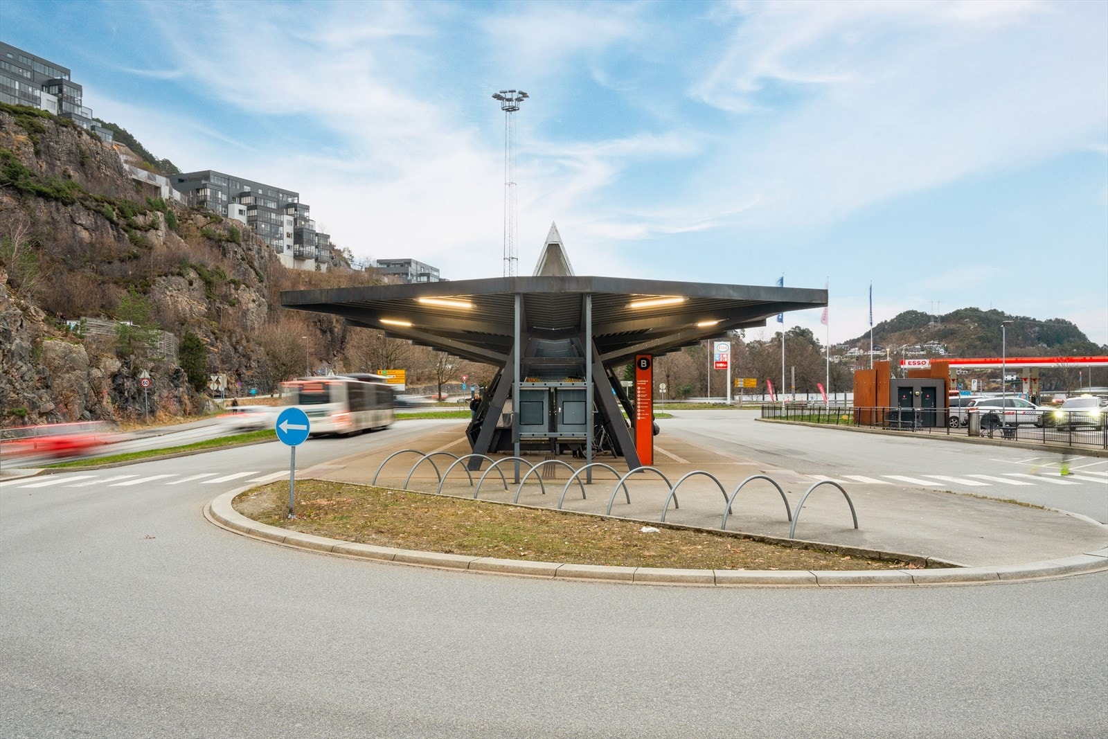 Det er kort gangavstand til bussterminal Galleribilde