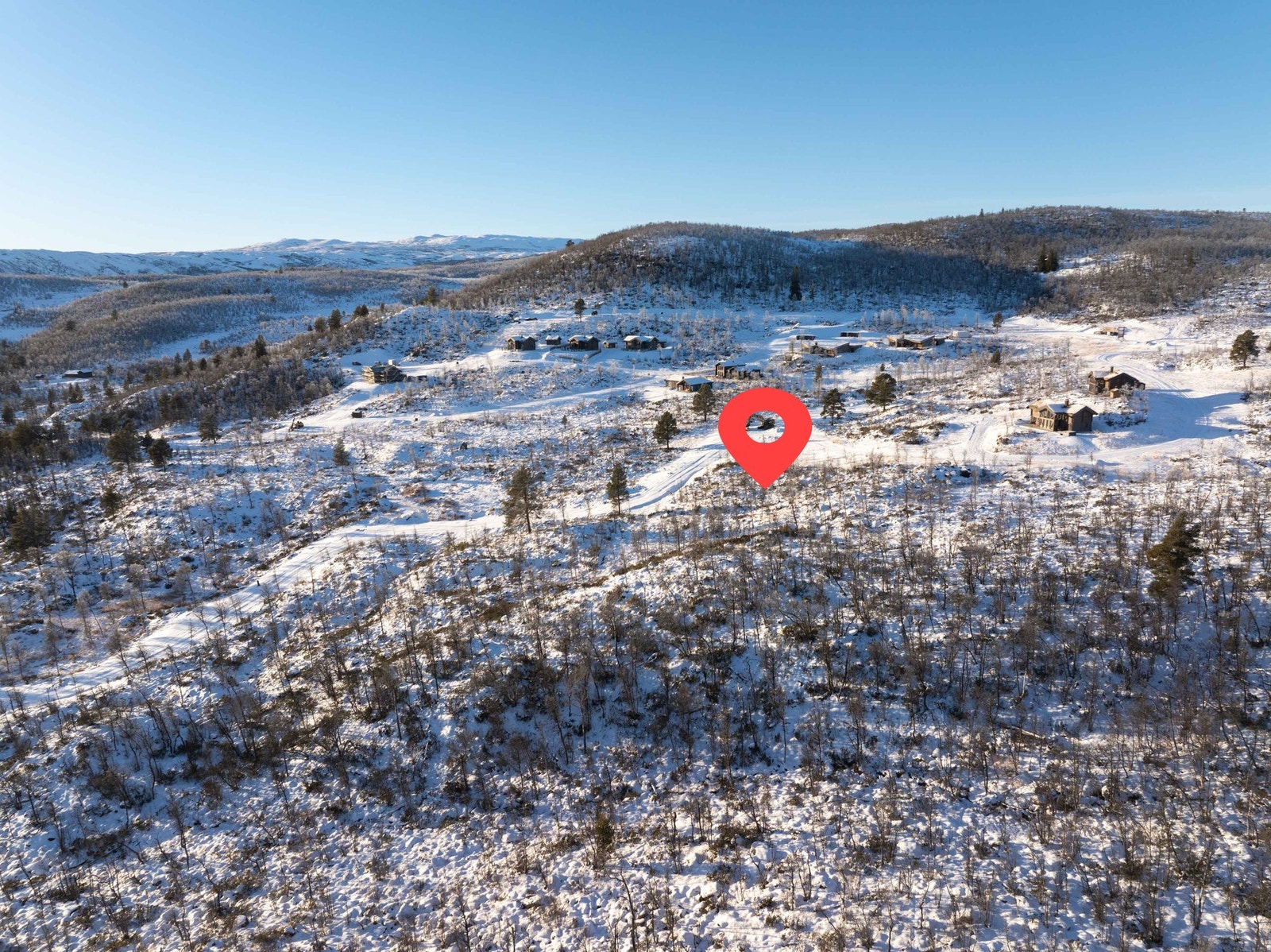 Dronefoto over tomteområdet med tomtene markert Galleribilde