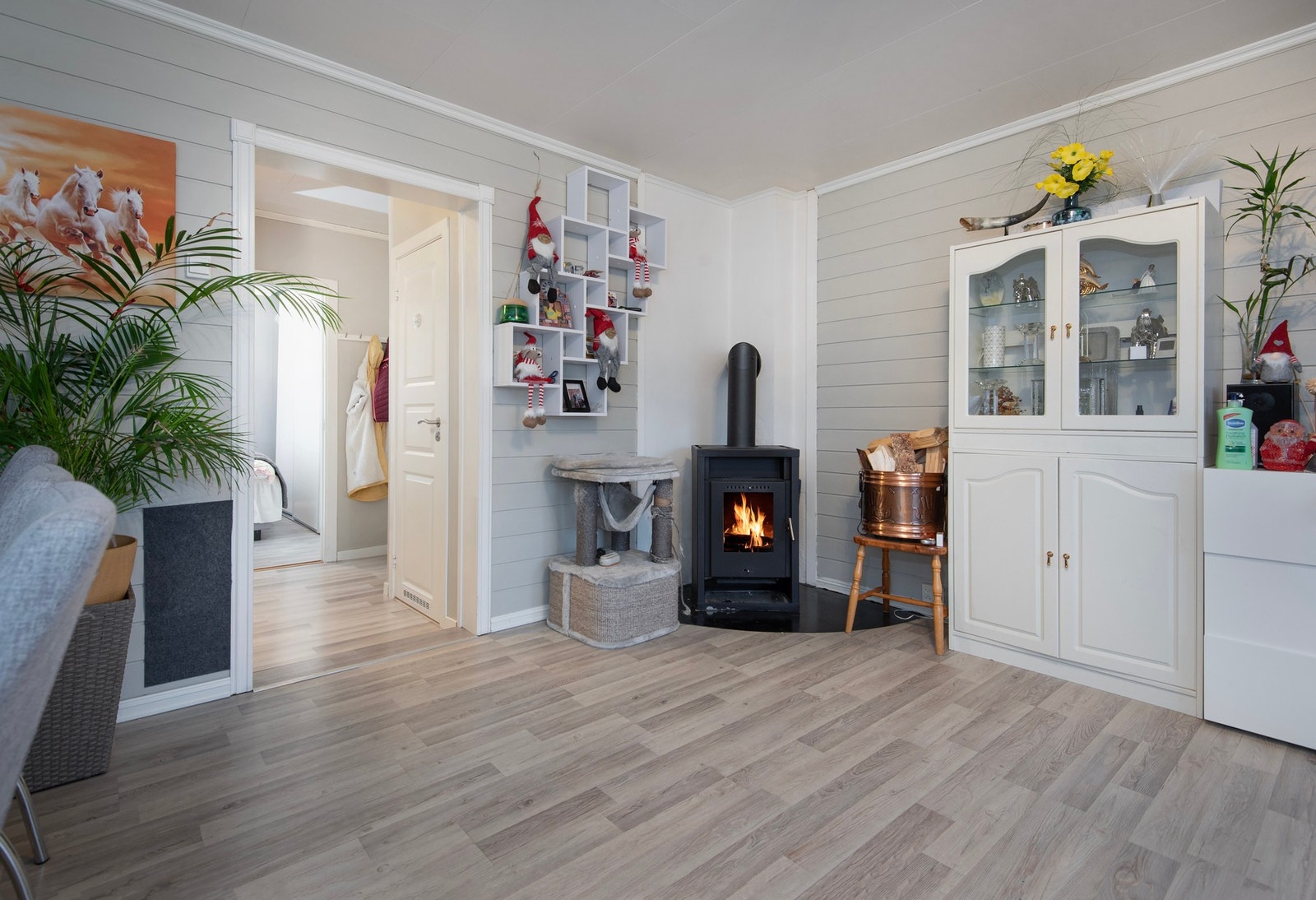 Det er også montert ildsted på stuen. Galleribilde