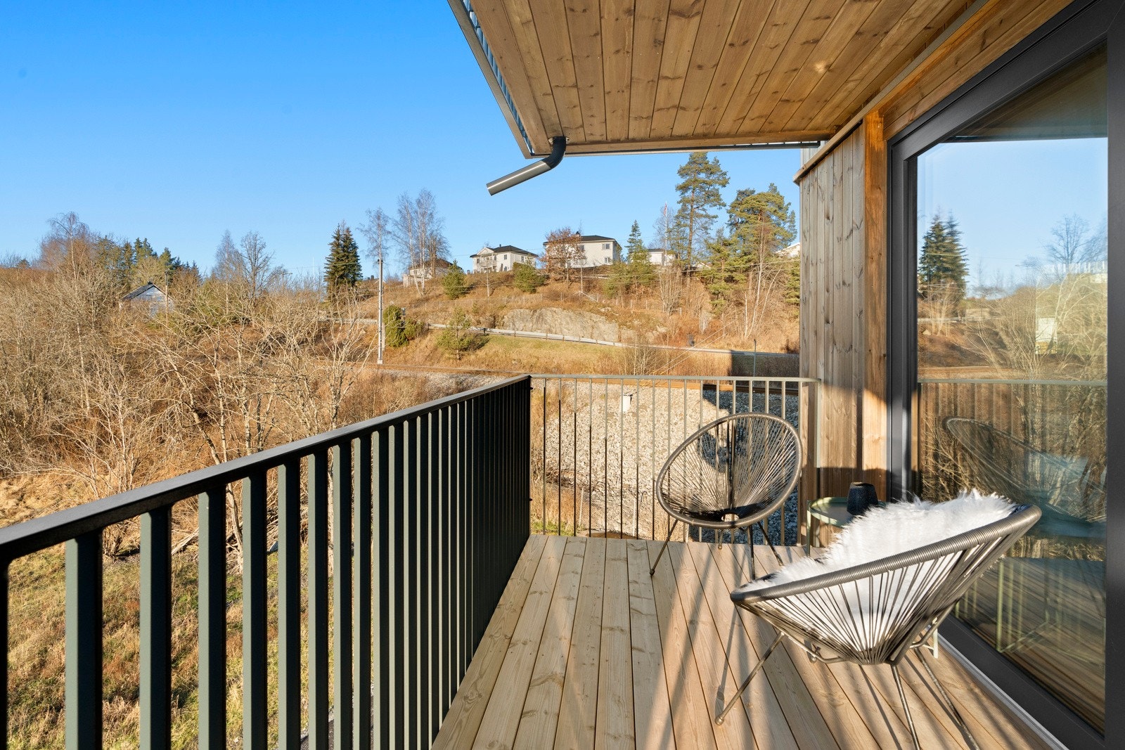 Her er det sol fra ca. kl. 13:30-14:00 tiden og resten av dagen på sommerstid. Galleribilde